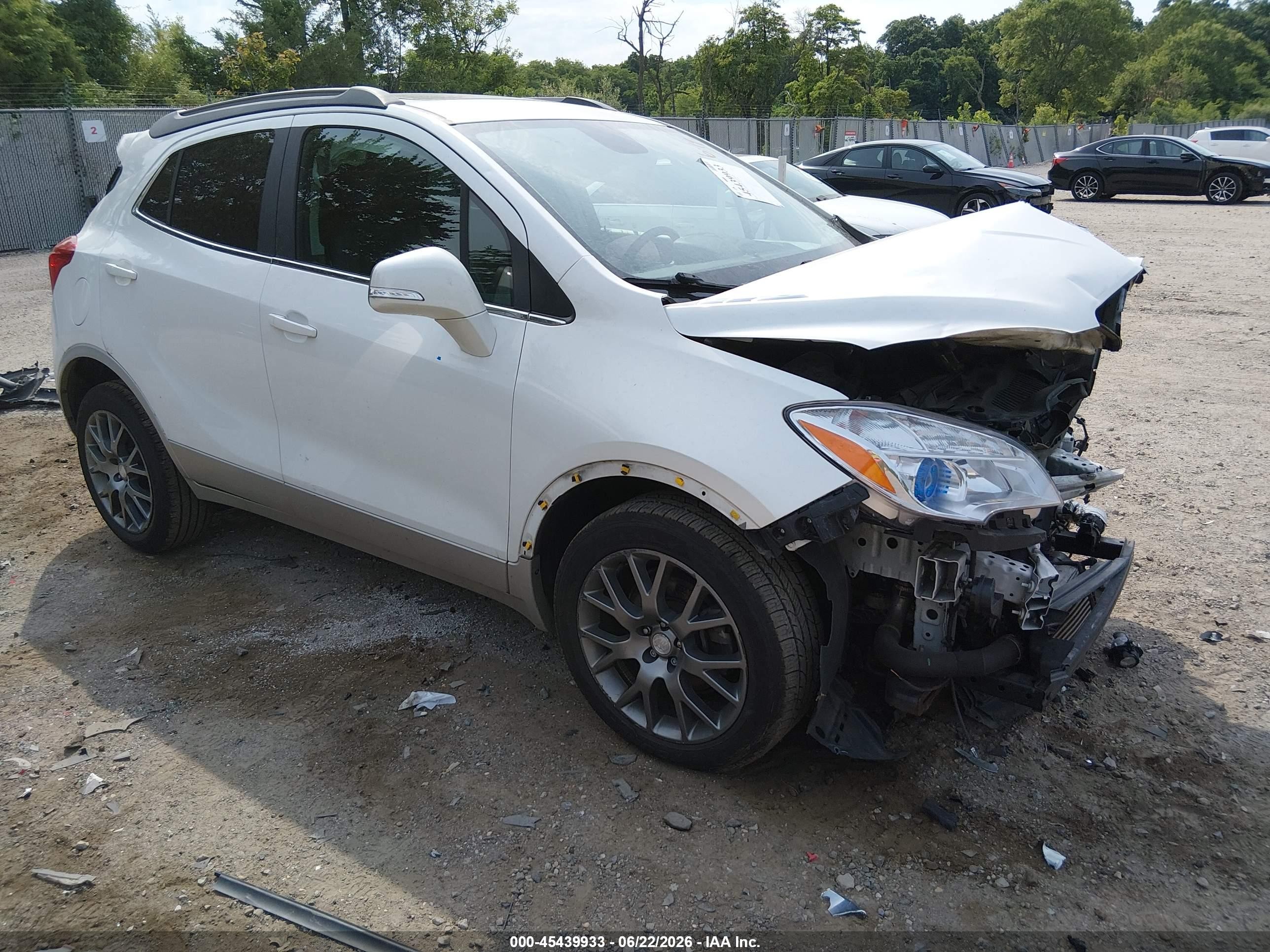 2016 Buick Encore Sport Touring, VIN KL4CJ2SM7GB636185 — Front end