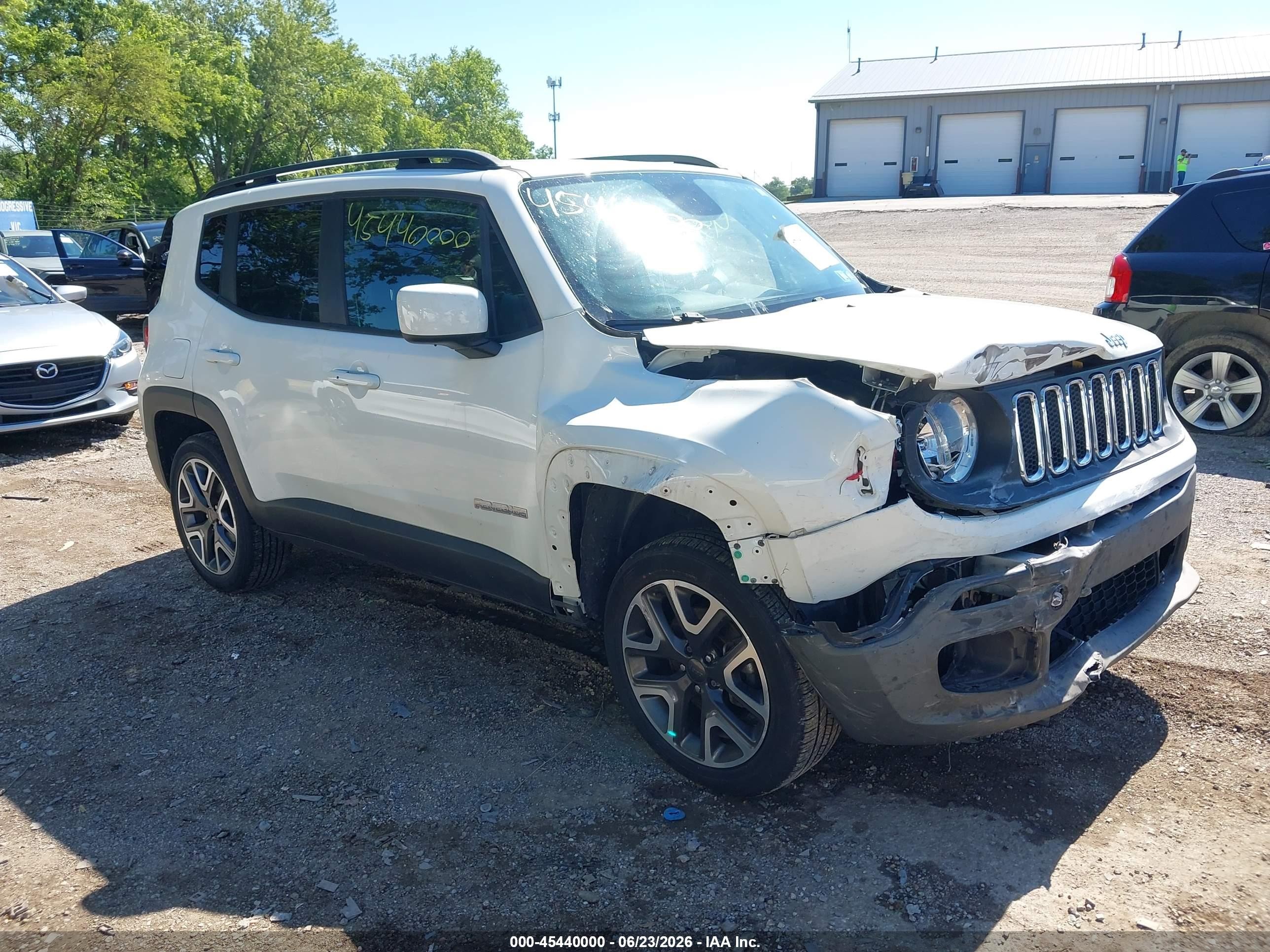 2018 Jeep Renegade Latitude, VIN ZACCJBBB2JPG94335 — Front end