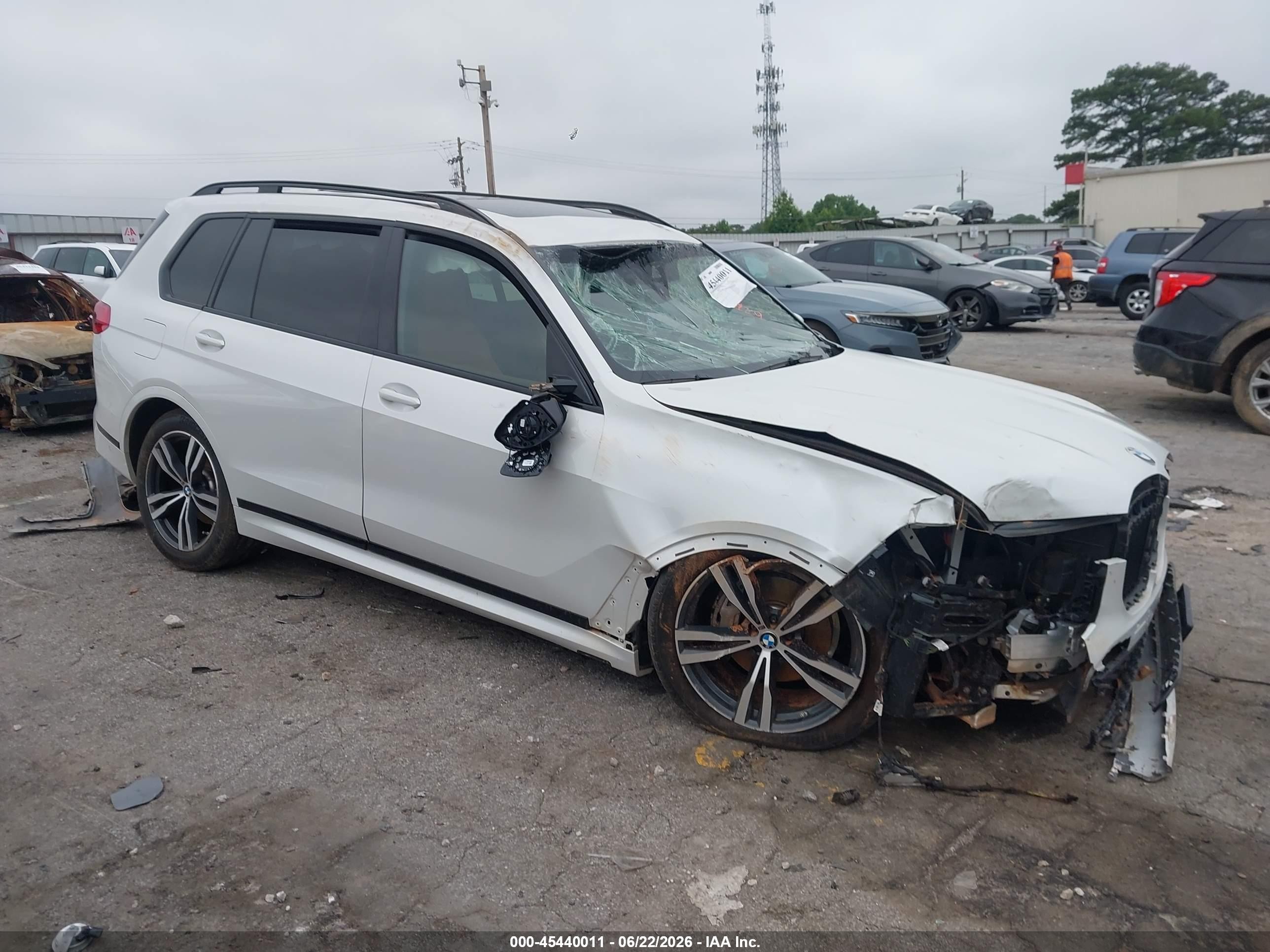 2022 BMW X7 xDrive40i, VIN 5UXCW2C05N9K22960 — Front end
