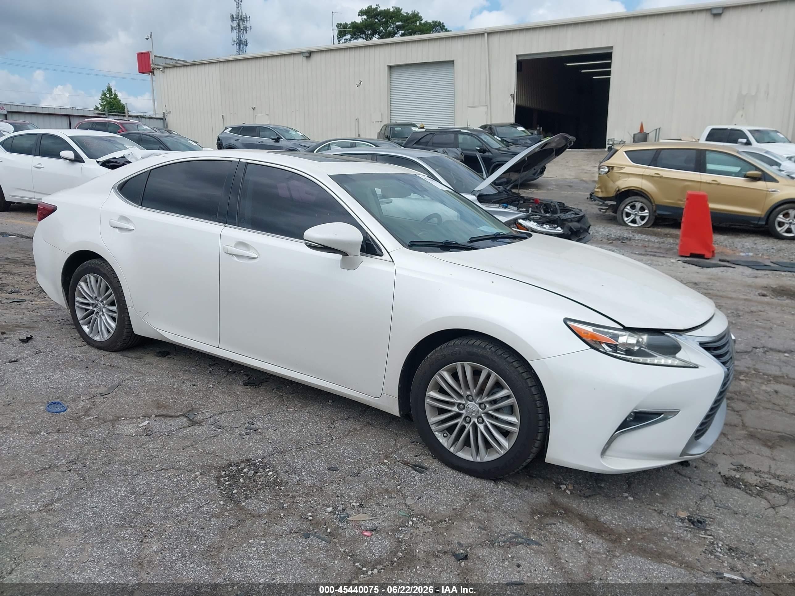 2018 Lexus ES 350, VIN 58ABK1GG6JU081354 — Side