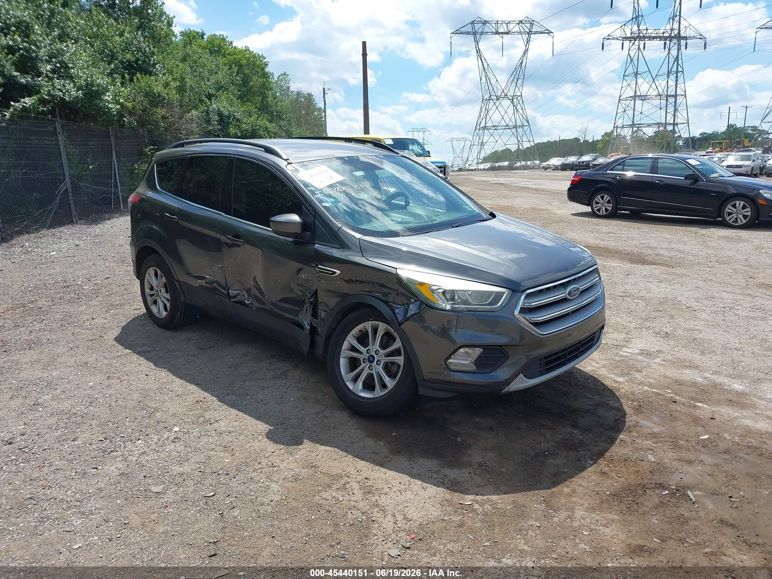 2017 Ford Escape SE, VIN 1FMCU9GD3HUB03668 — Side