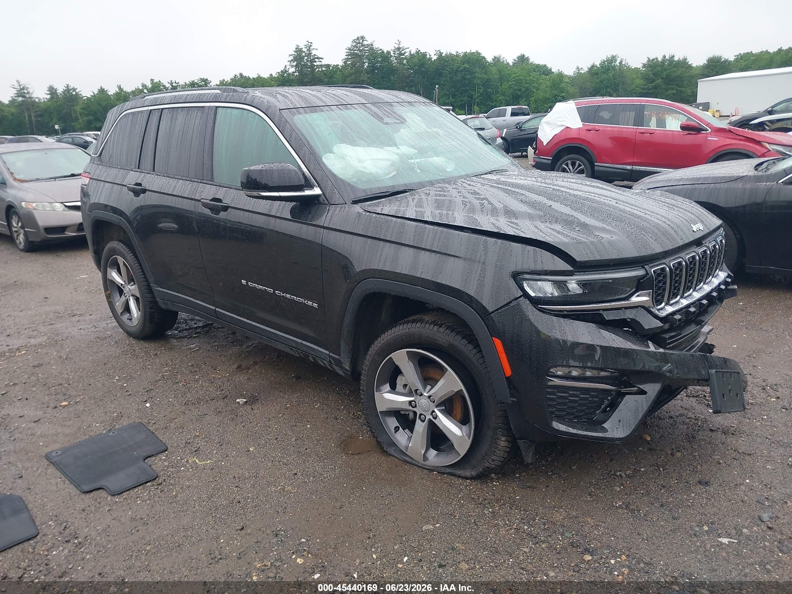 2024 Jeep Grand Cherokee Limited, VIN 1C4RJHBG5R8924008 — Undercarriage
