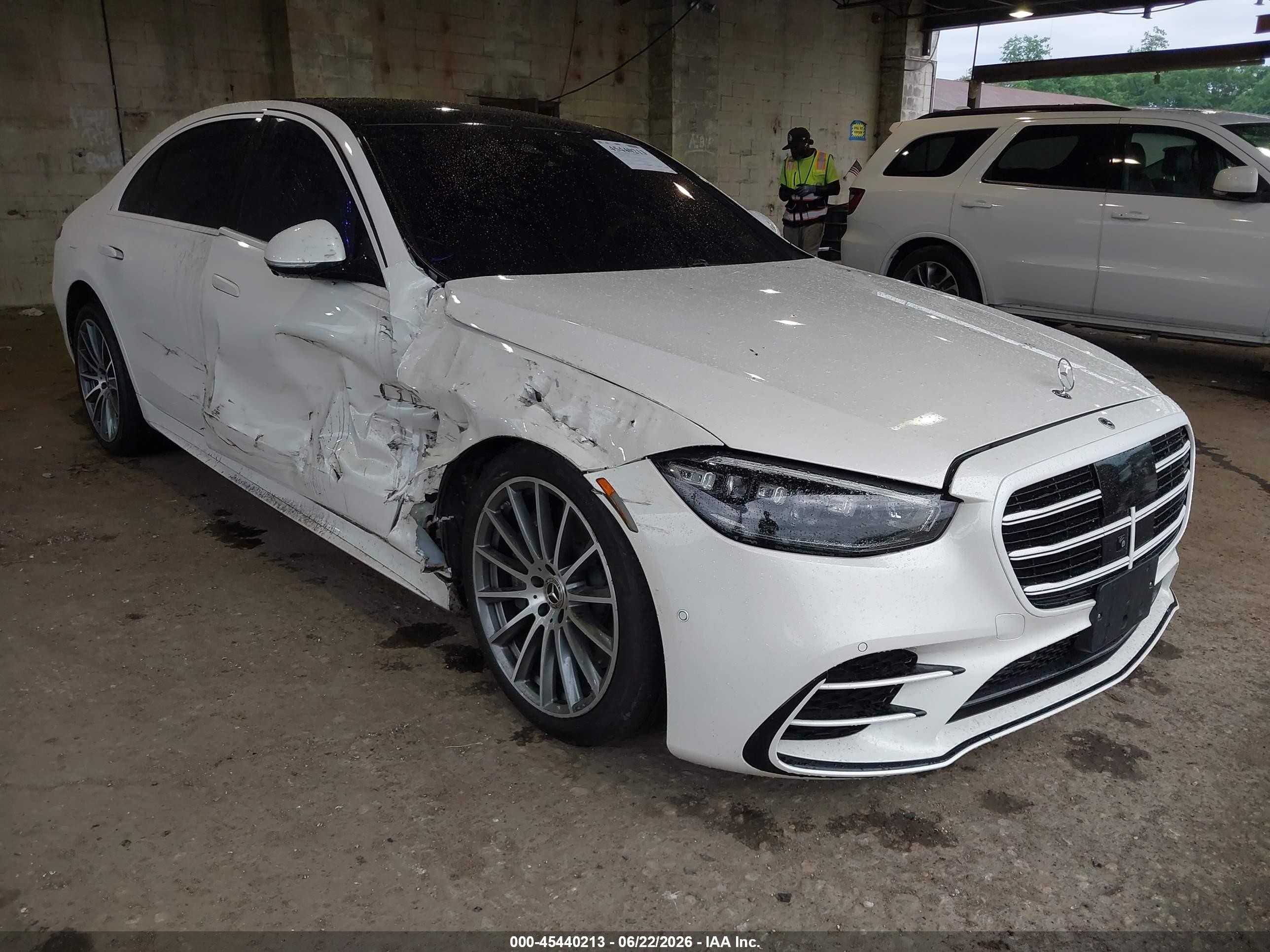 2022 Mercedes-Benz S 500, VIN W1K6G6DB2NA157752 — Side
