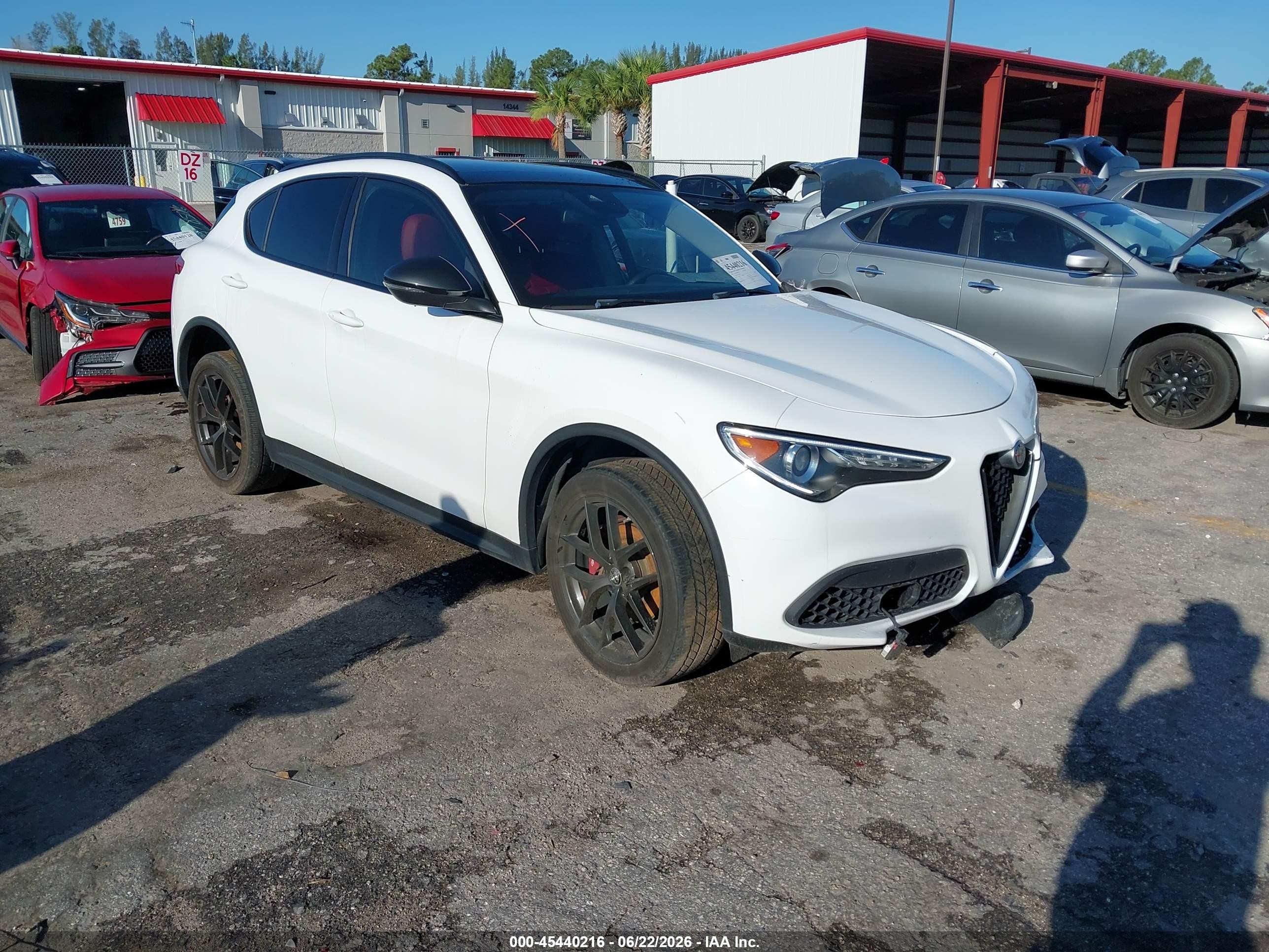 2020 Alfa Romeo Stelvio, VIN ZASPAJAN7L7C86315 — Auction photo 1 of 5