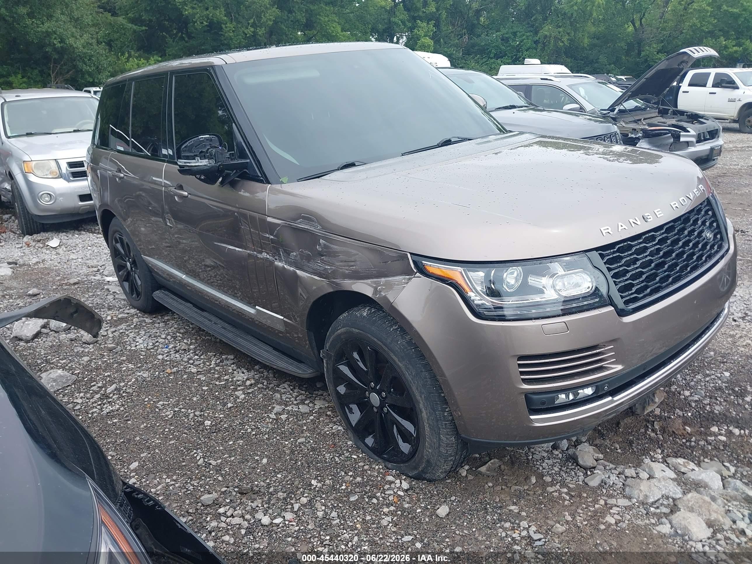 2015 Land Rover Range Rover HSE, VIN SALGS2VF3FA242228 — Side