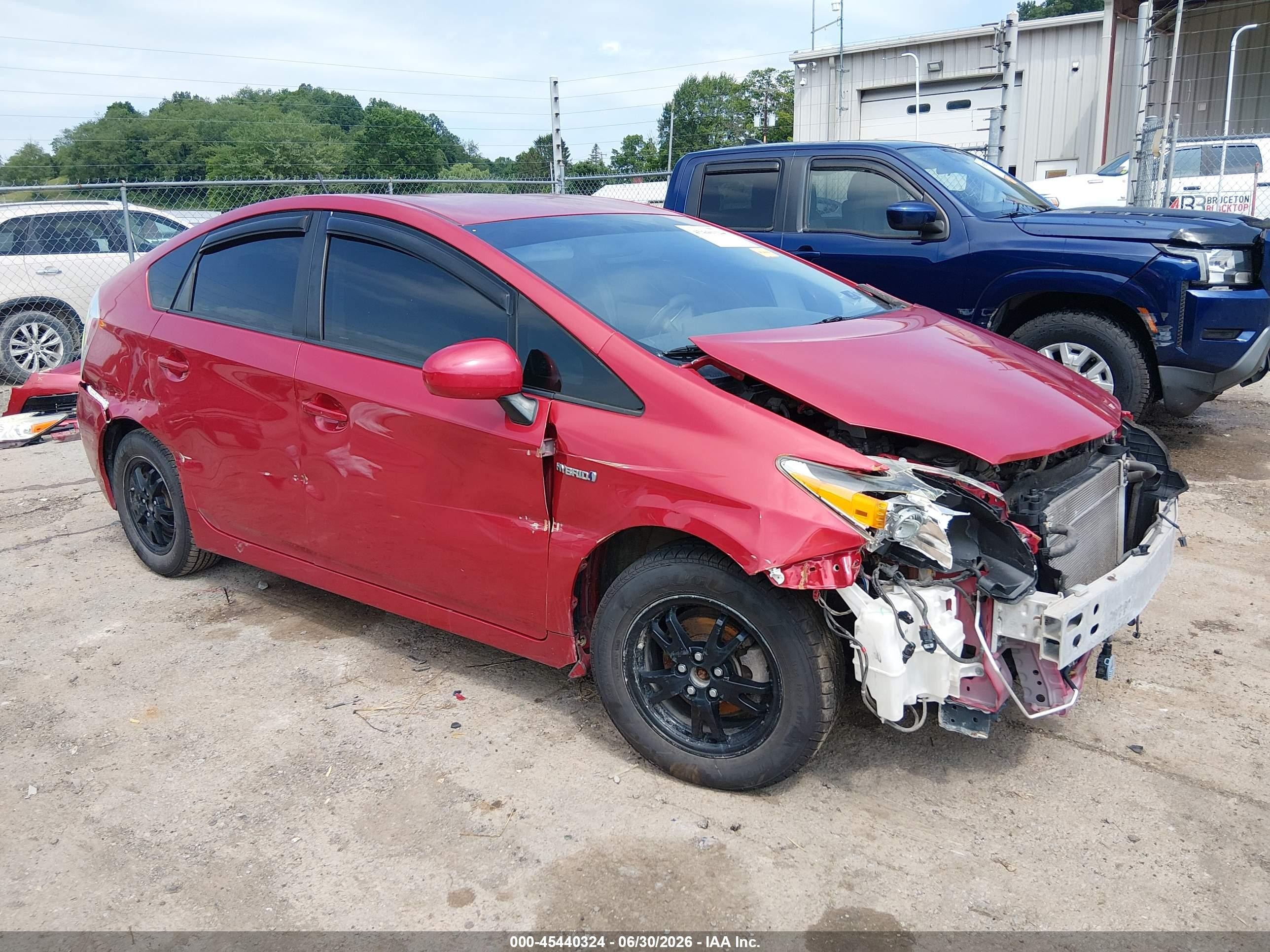 2015 Toyota Prius Two, VIN JTDKN3DU6F1967806 — Front end