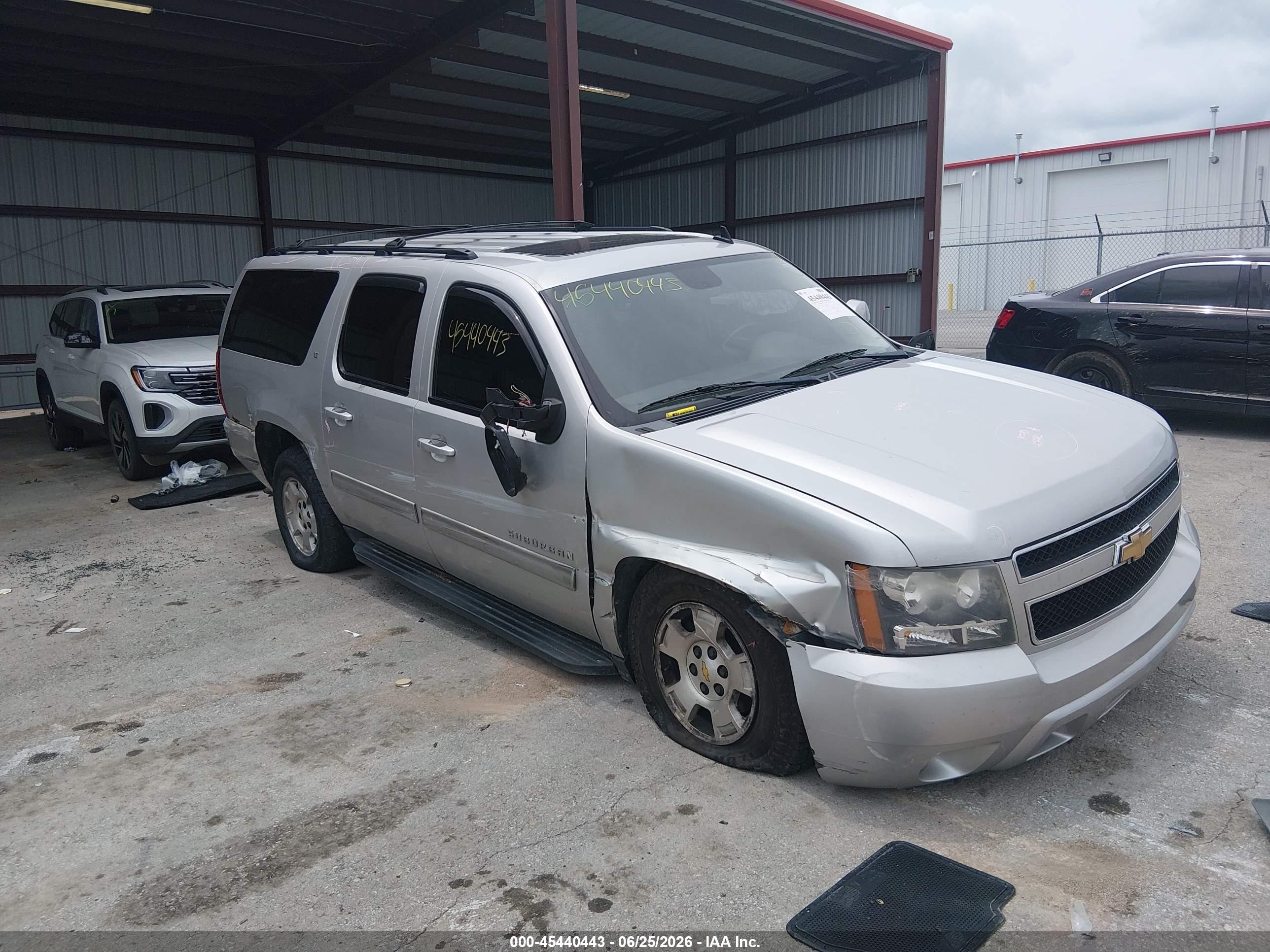 2011 Chevrolet Suburban LT, VIN 1GNSKJE39BR291213 — Front end