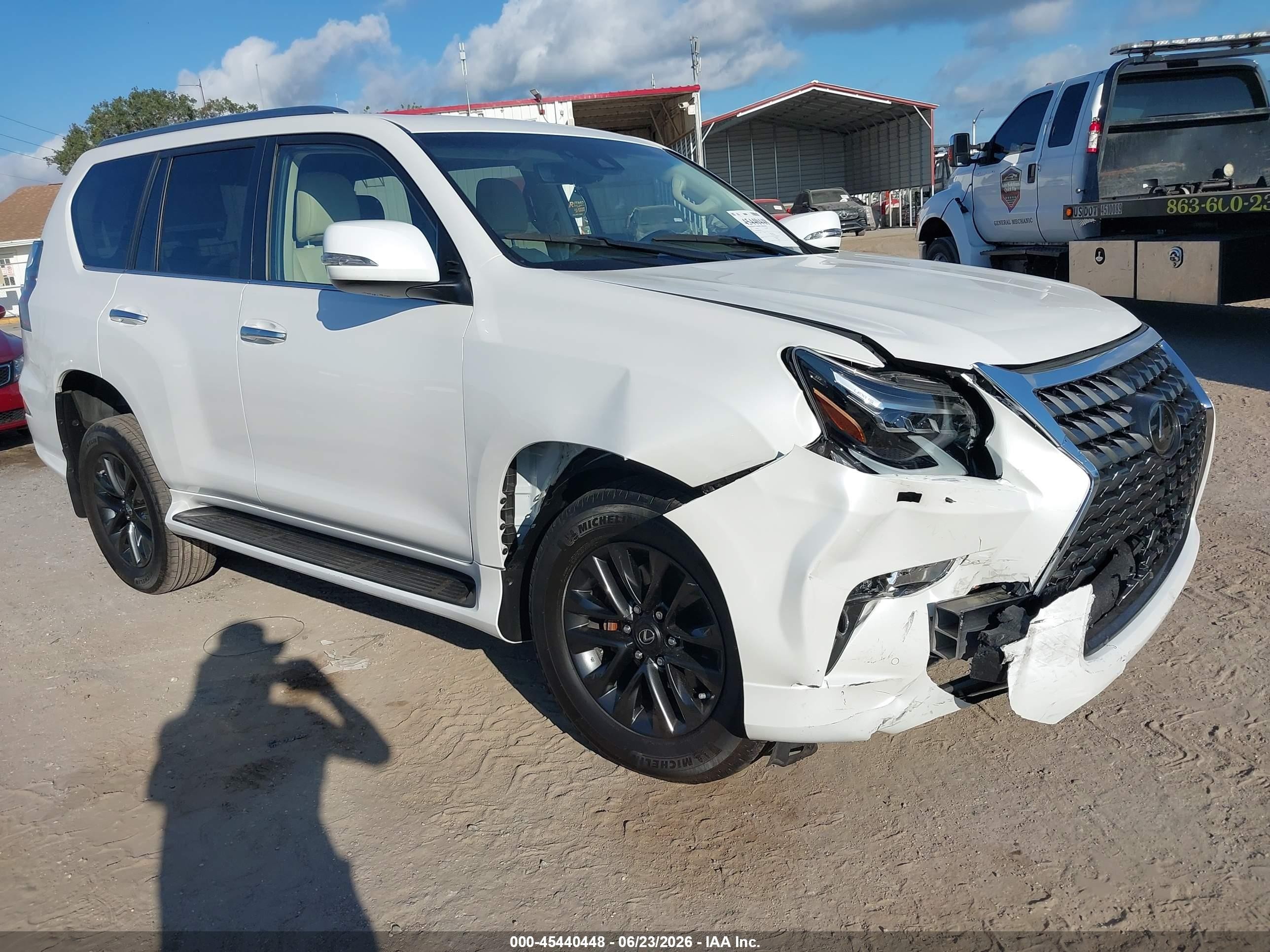 2022 Lexus GX 460 Premium, VIN JTJAM7BX4N5332574 — Front end