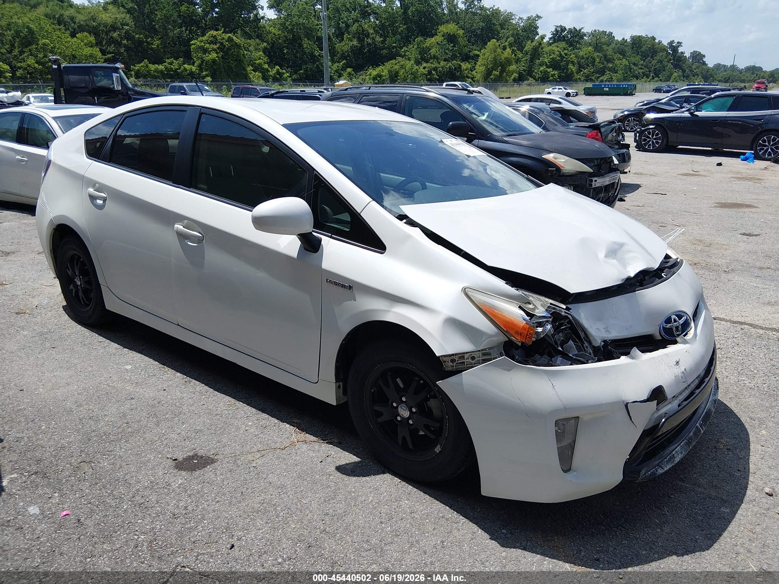 2015 Toyota Prius Two, VIN JTDKN3DU7F0411123 — Front end