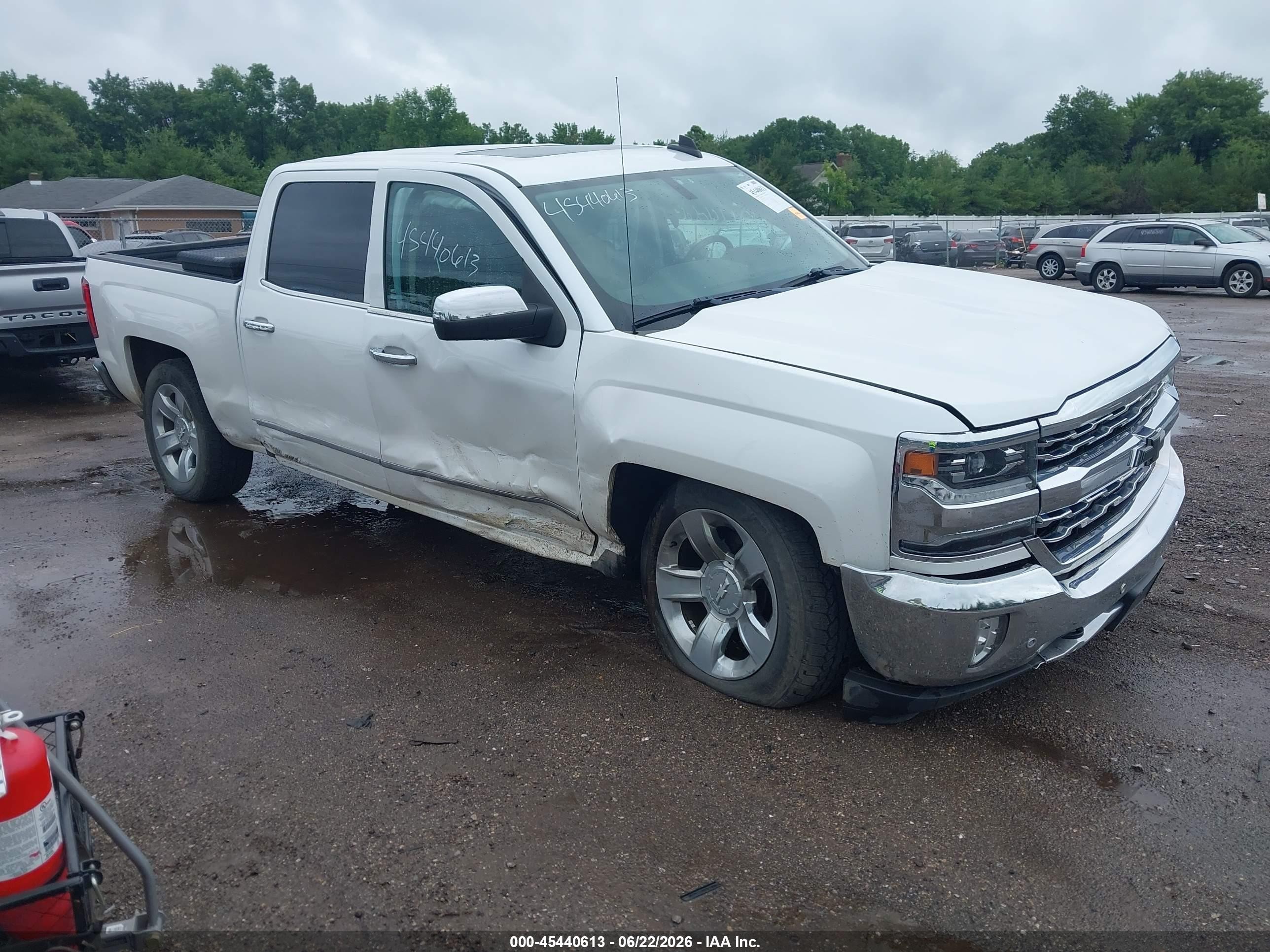 2018 Chevrolet Silverado 1500 LTZ, VIN 3GCUKSEC9JG356650 — Side