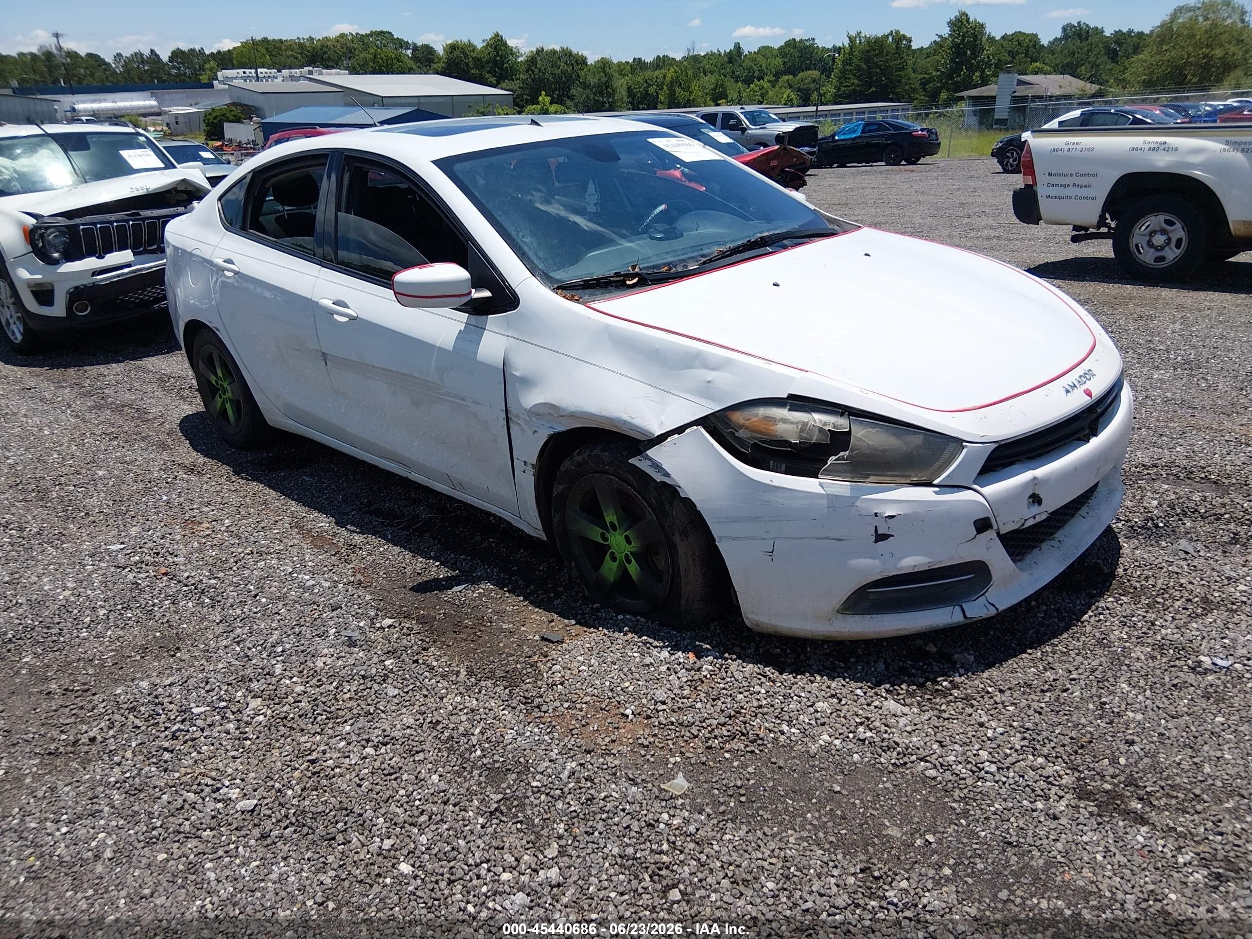 2015 Dodge Dart SXT, VIN 1C3CDFBBXFD404819 — Side