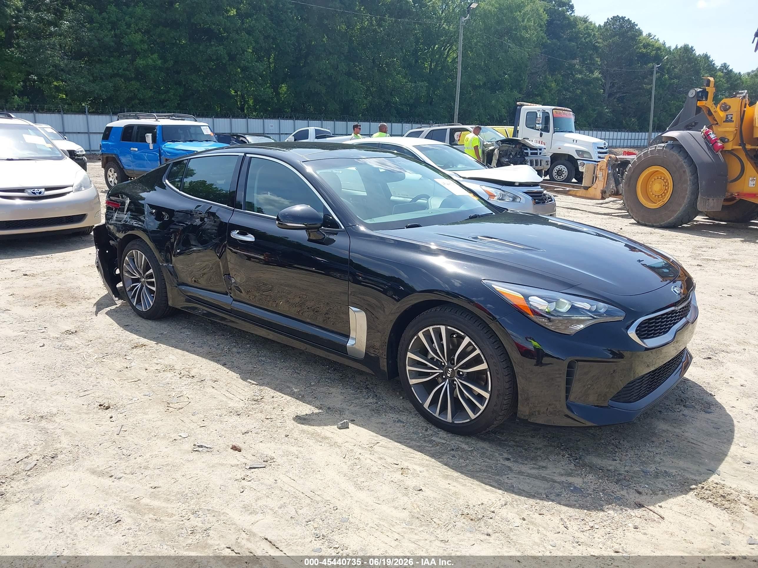 2018 Kia Stinger Premium, VIN KNAE25LA5J6012190 — Side