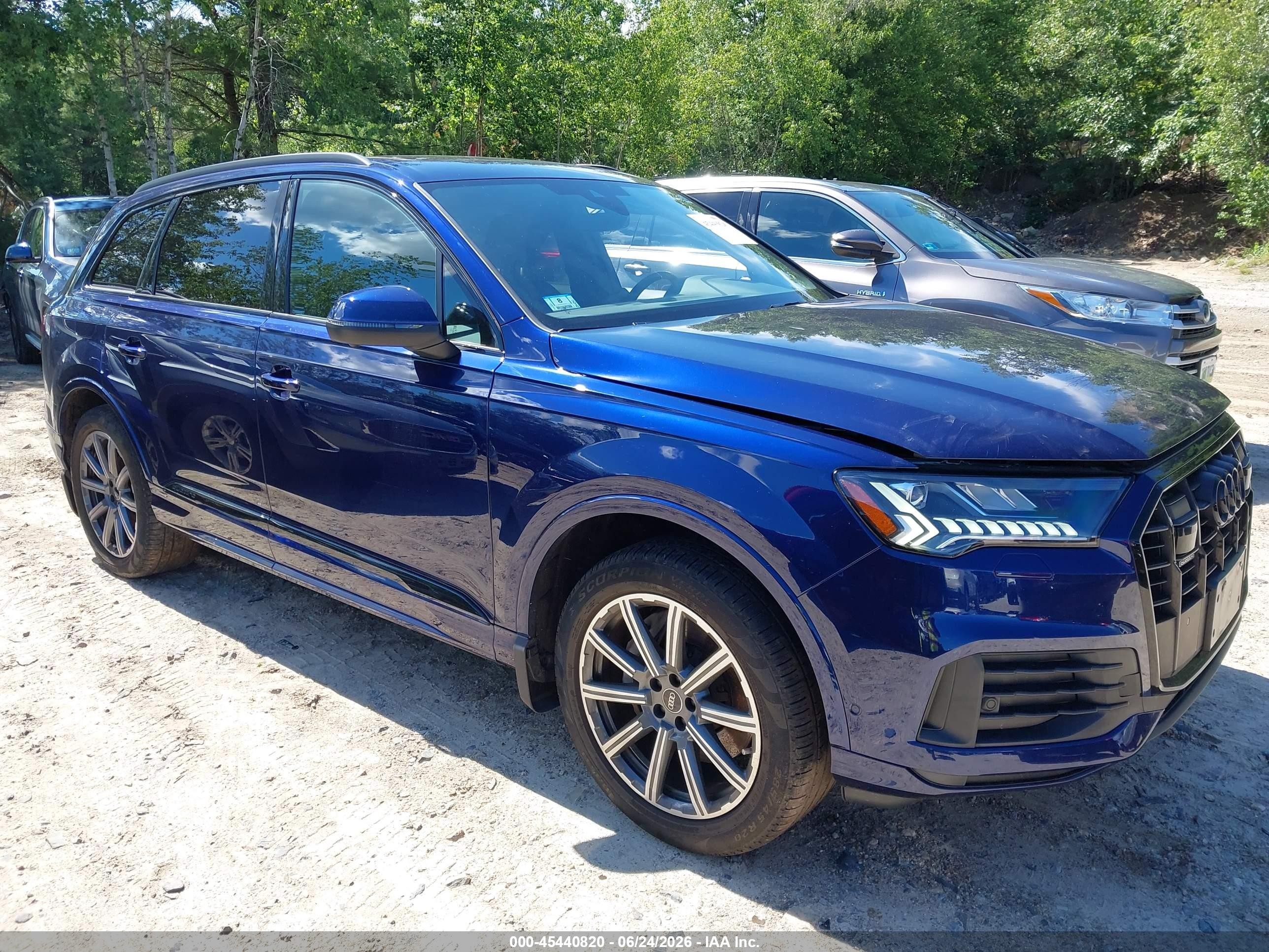 2023 Audi Q7 Premium Plus, VIN WA1LCBF75PD022593 — Бок