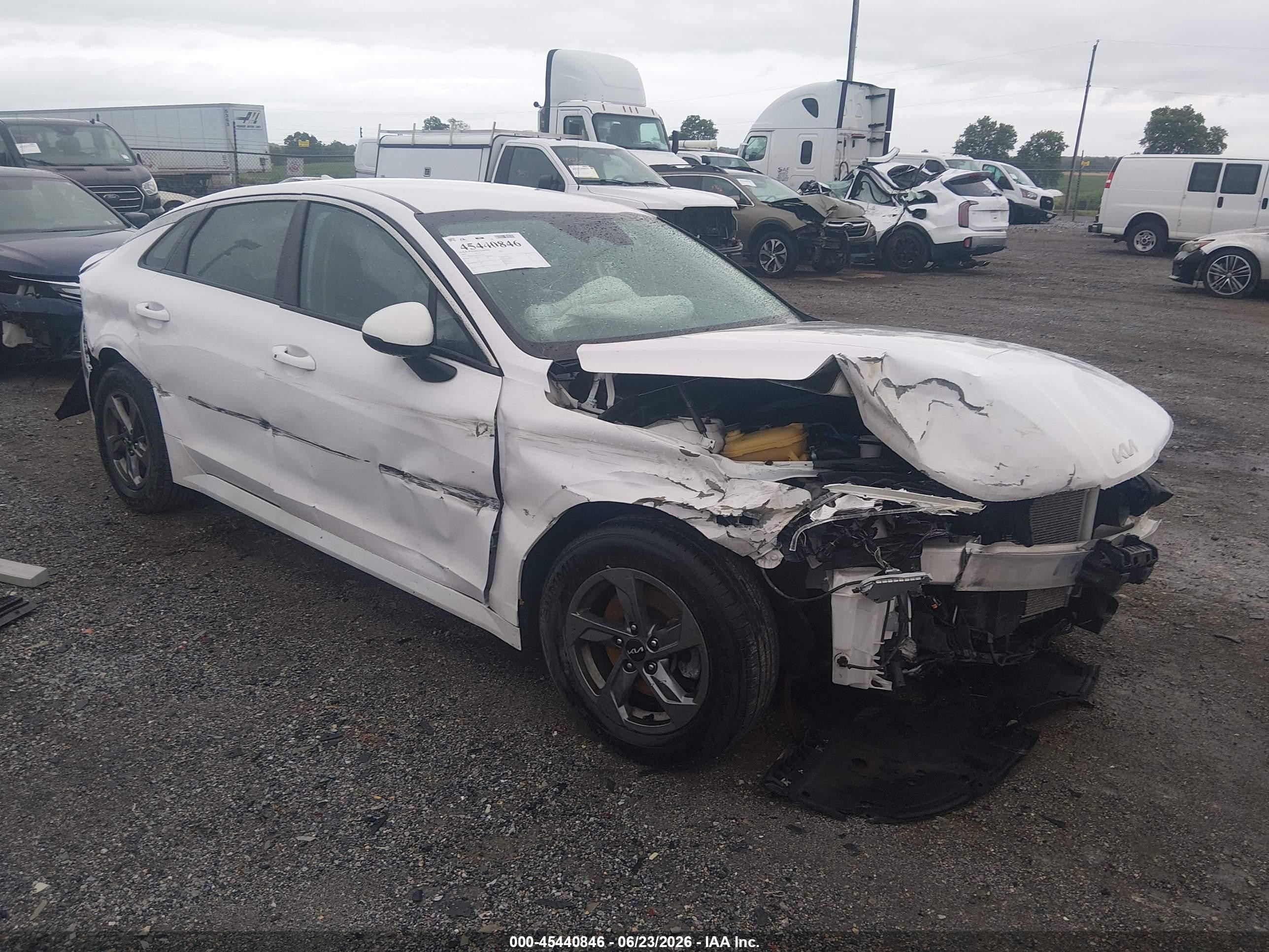 2022 Kia K5 LXS, VIN 5XXG14J21NG092437 — Front end