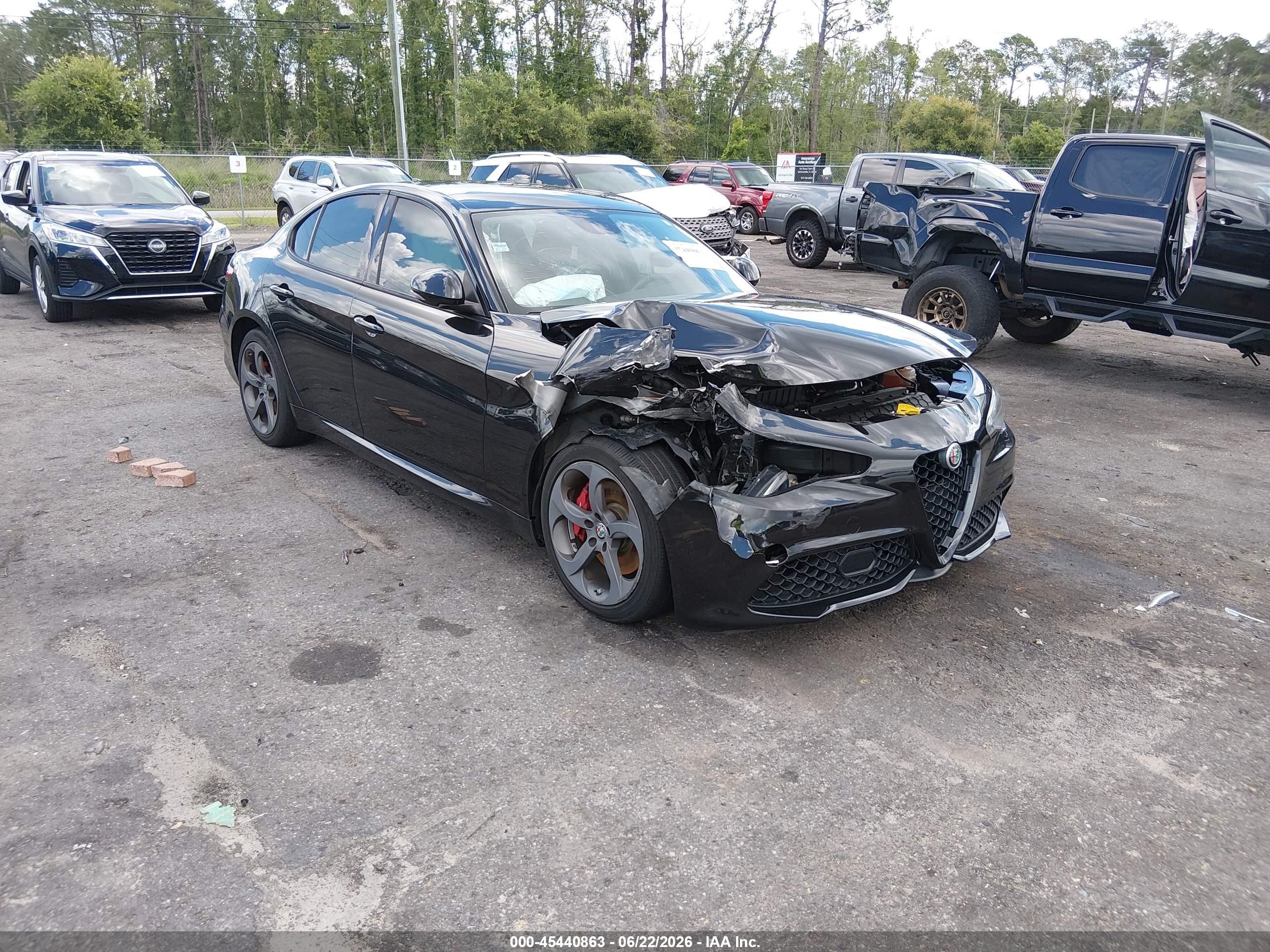 2017 Alfa Romeo Giulia, VIN ZARFAEBNXH7532197 — Front end
