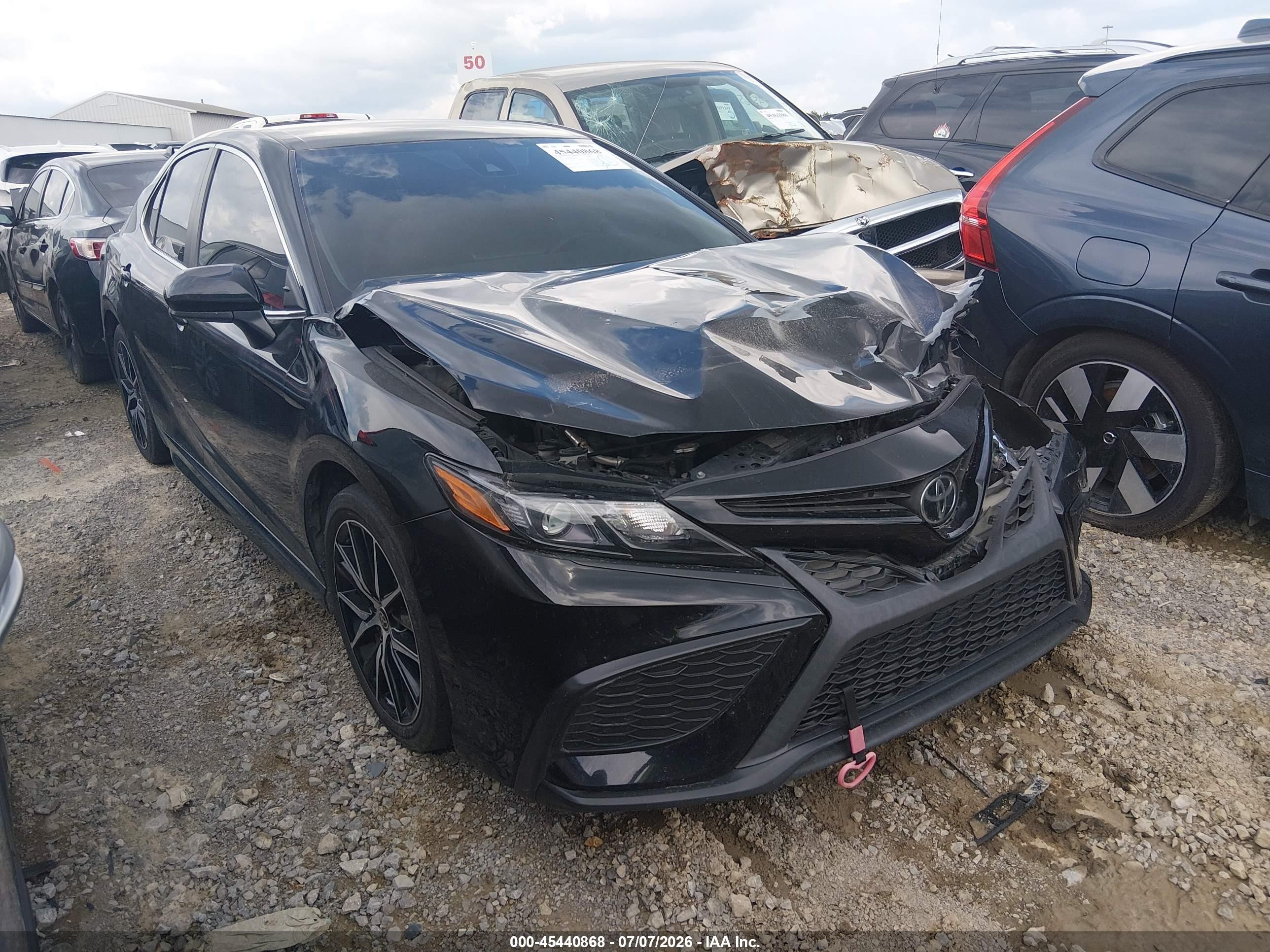 2021 Toyota Camry SE, VIN 4T1G11AK4MU589758 — Front end