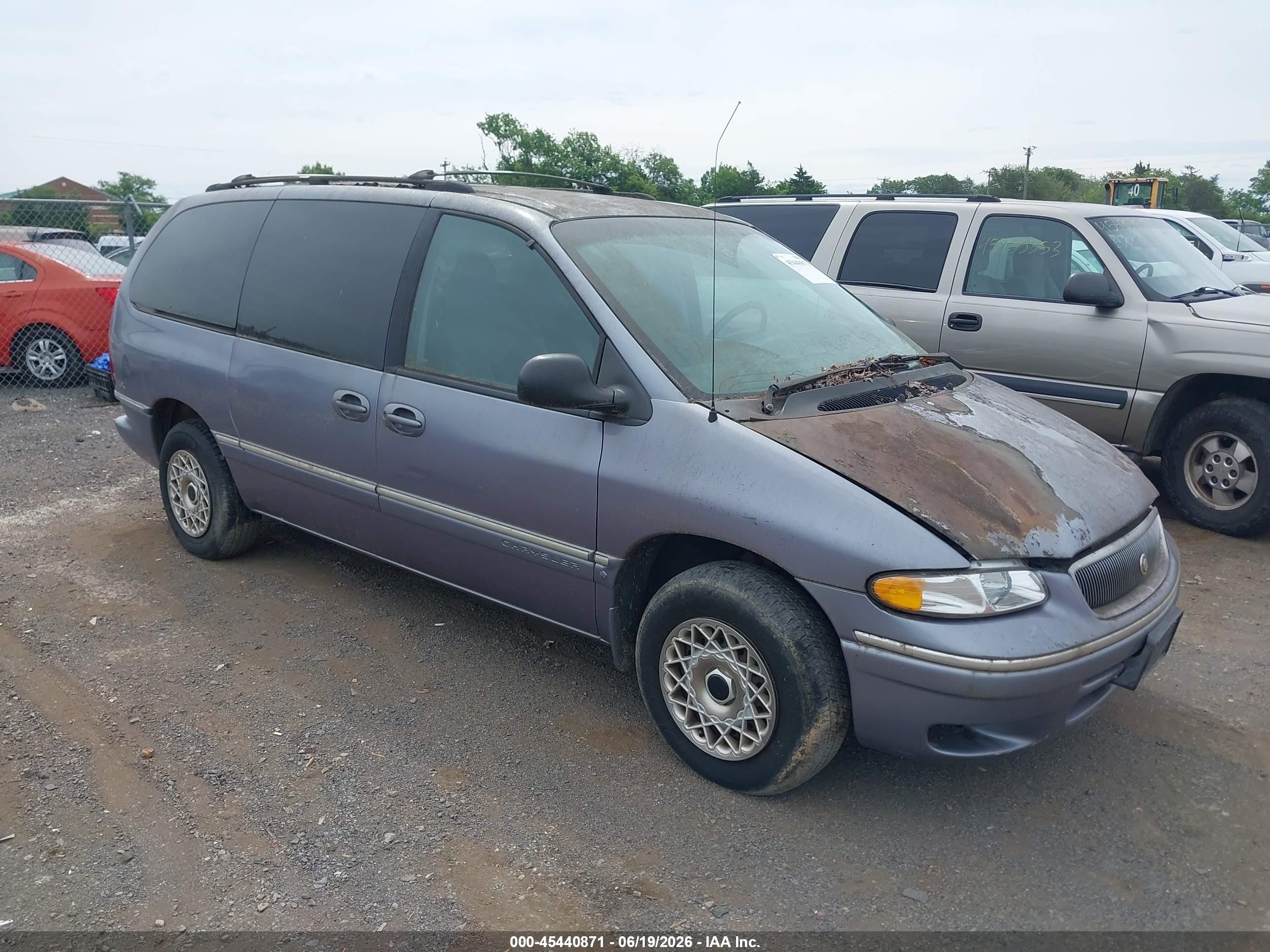 1997 Chrysler Town & Country, VIN 1C4GP54RXVB436480 — Normal wear