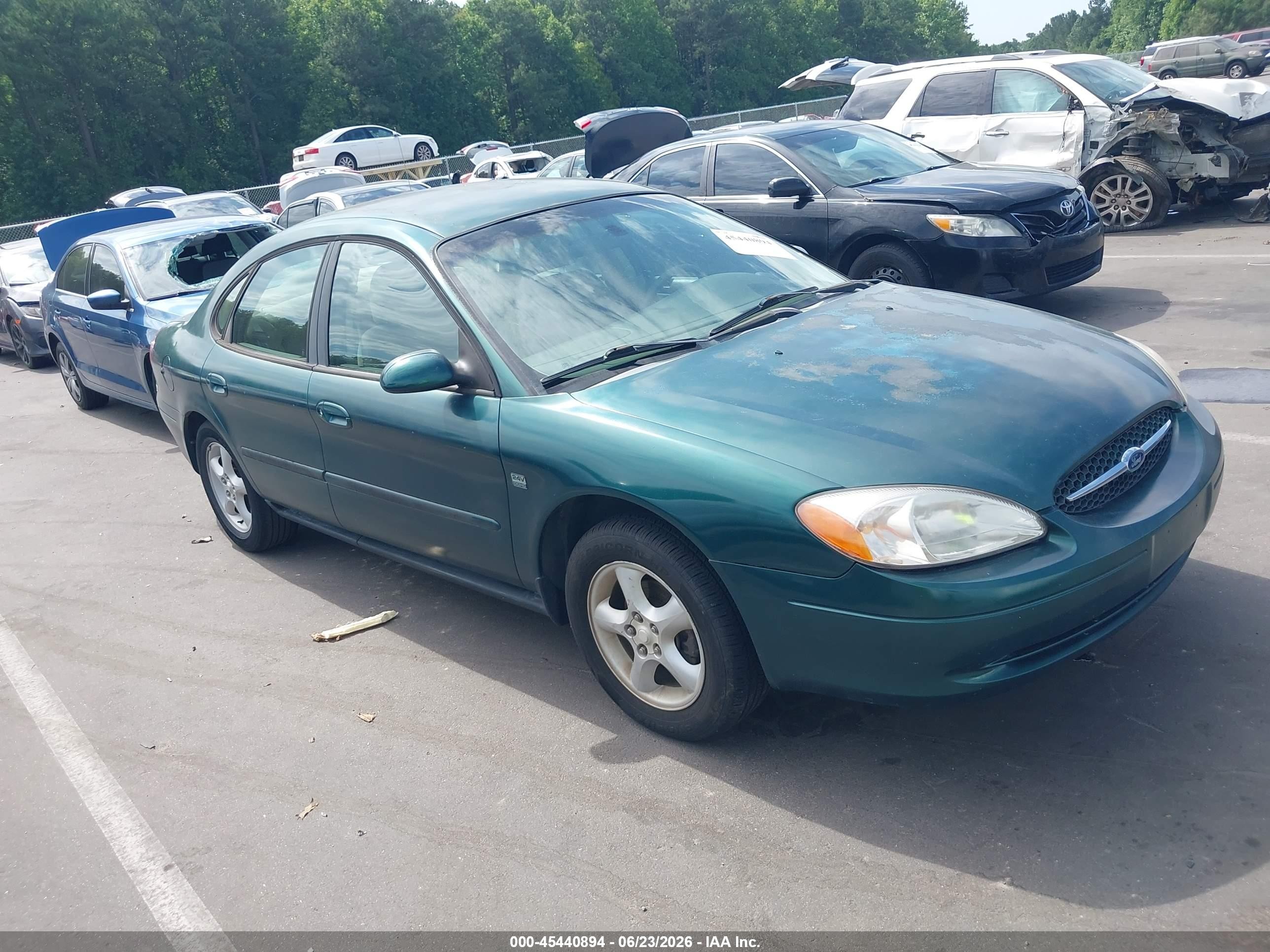 2000 Ford Taurus SES, VIN 1FAFP55S7YA187293 — Normal wear