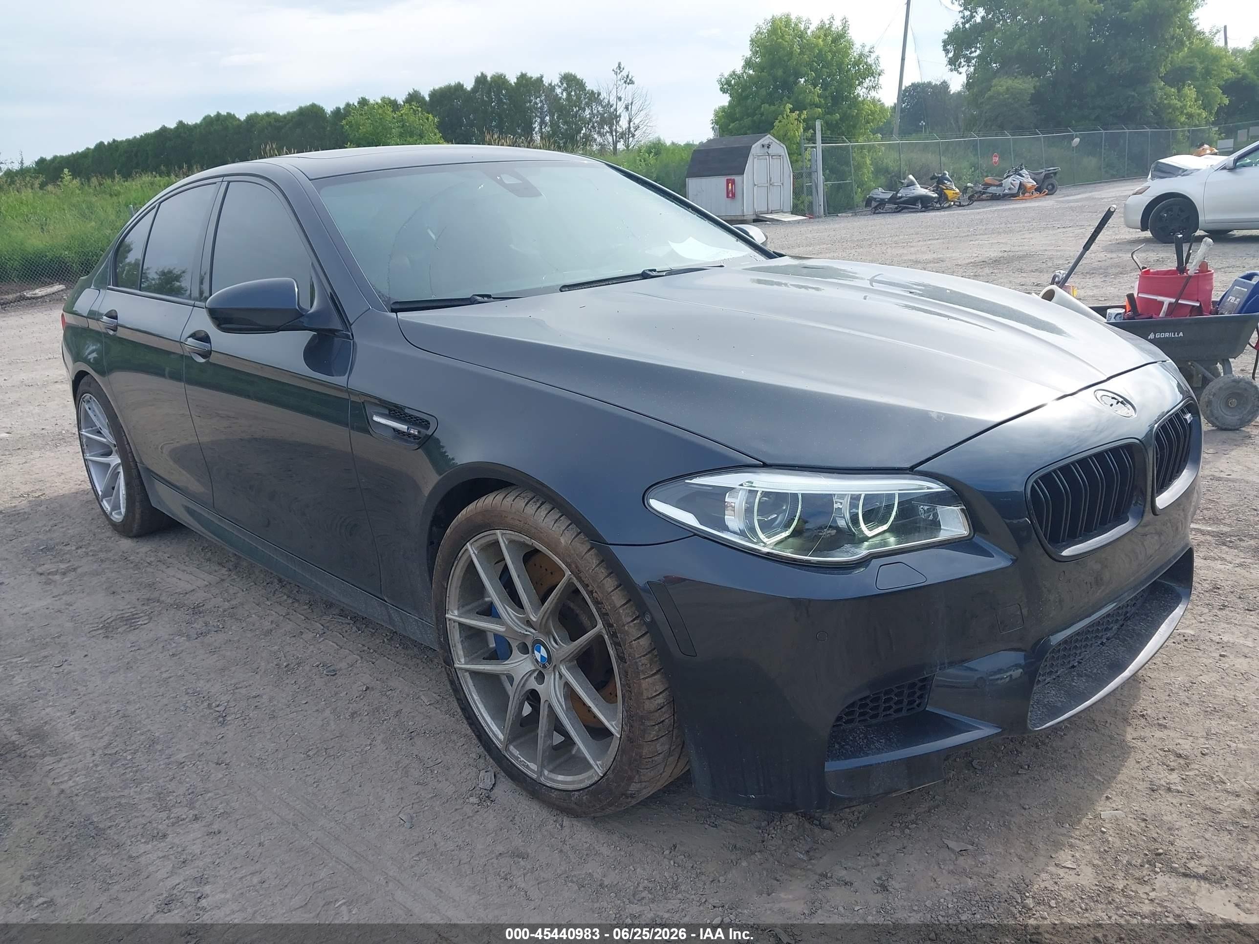 2013 BMW M5, VIN WBSFV9C56DC773964 — Зад