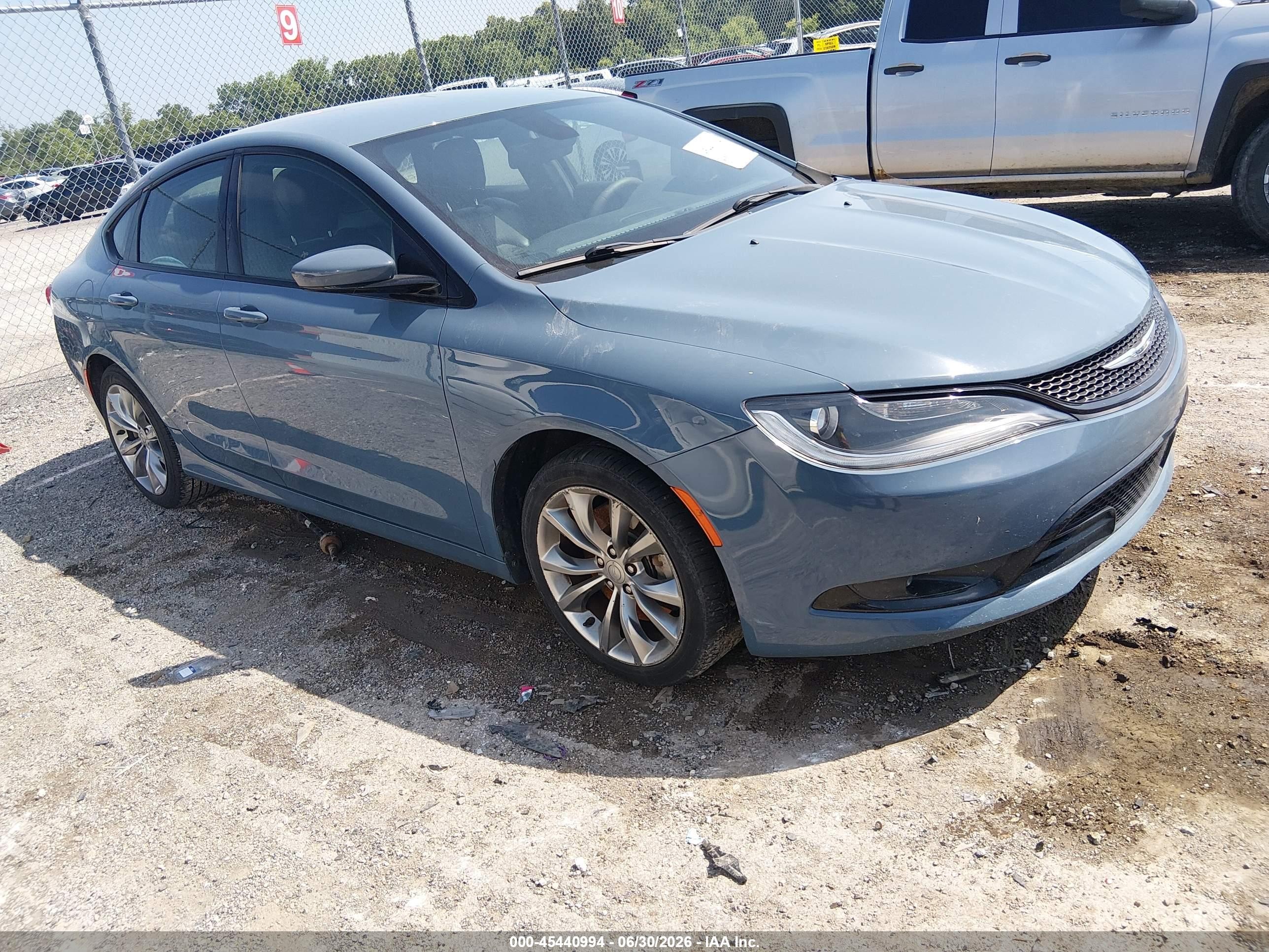 2015 Chrysler 200 S, VIN 1C3CCCBG7FN597969 — Front end