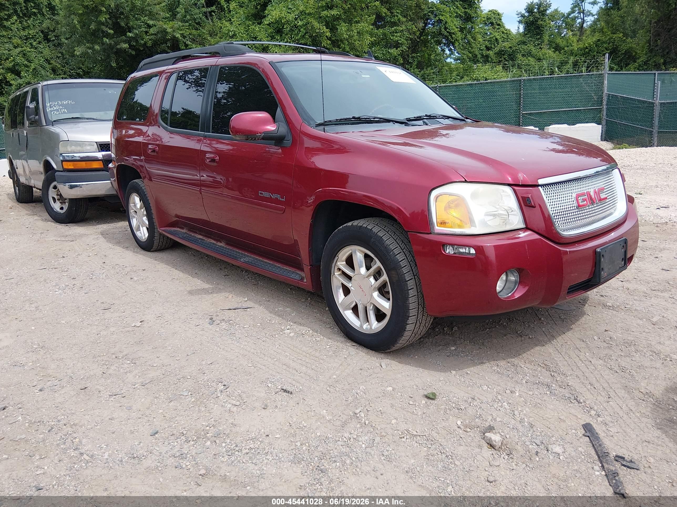 2006 GMC Envoy Denali, VIN 1GKET66MX66102913 — Normal wear