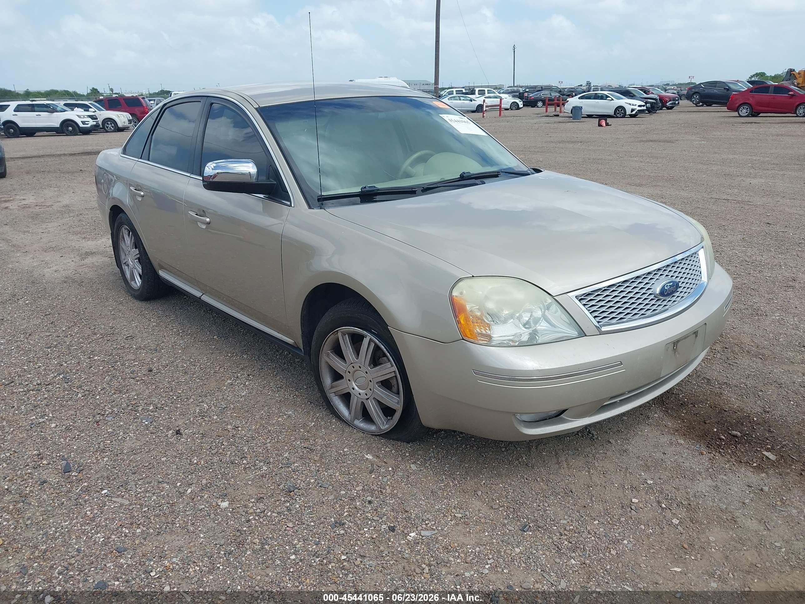 2006 Ford Five Hundred Limited, VIN 1FAHP28156G179181 — Front end