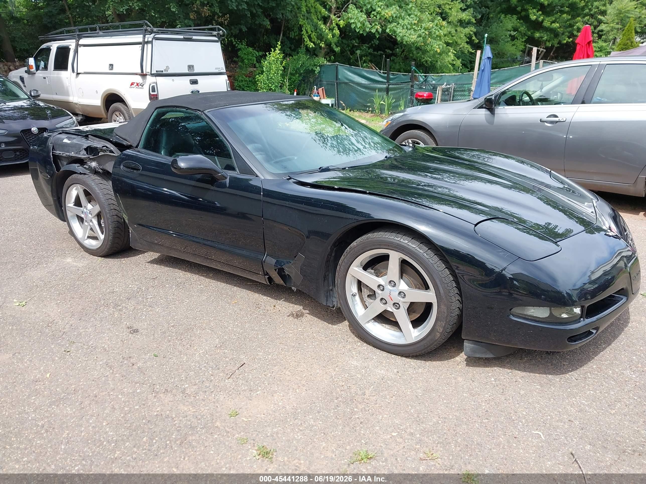 2000 Chevrolet Corvette, VIN 1G1YY32G9Y5112553 — Side