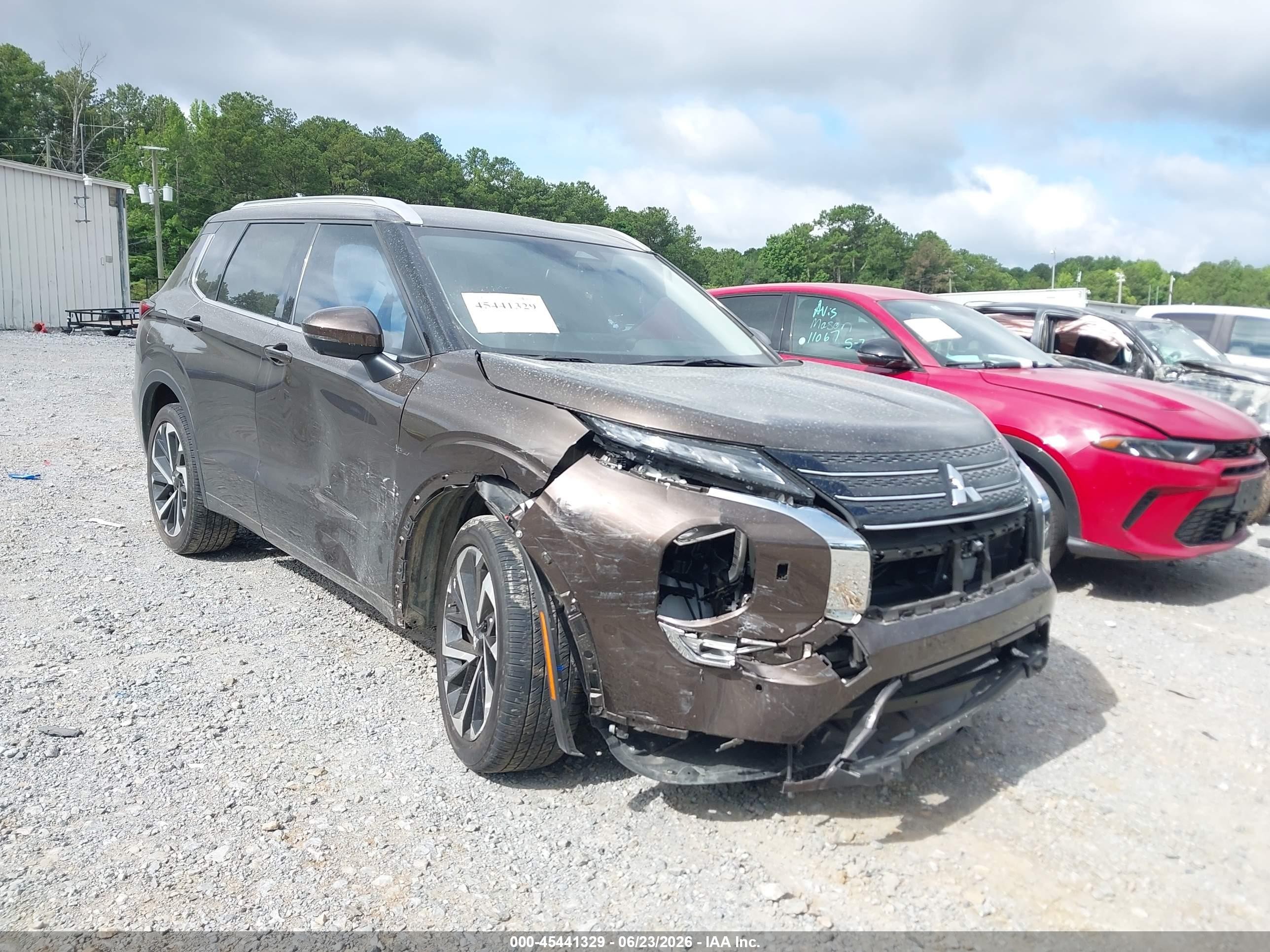 2024 Mitsubishi Outlander SEL, VIN JA4J4WA82RZ026411 — Front end