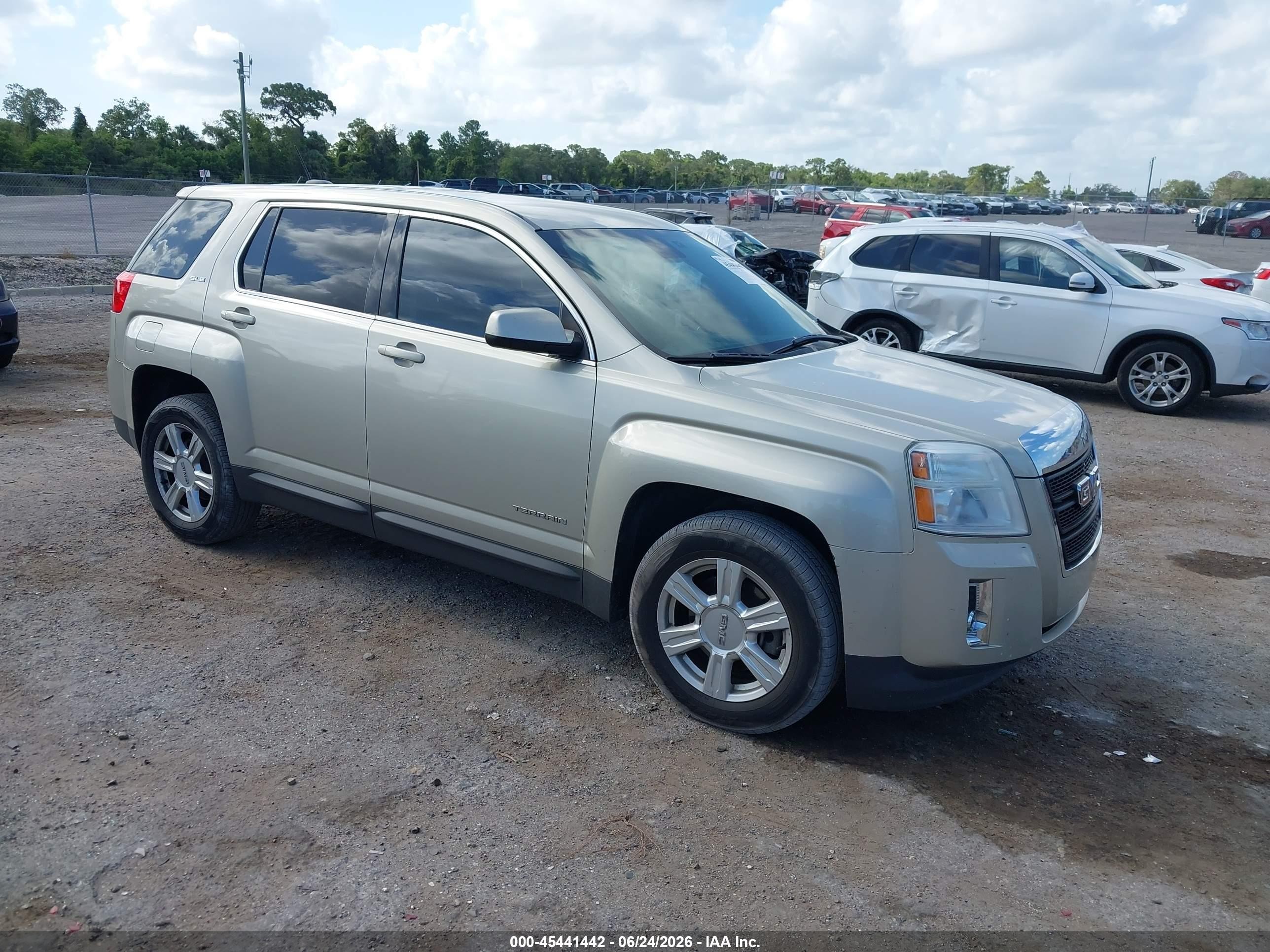 2015 GMC Terrain SLE, VIN 2GKALMEK6F6373528 — Rear end