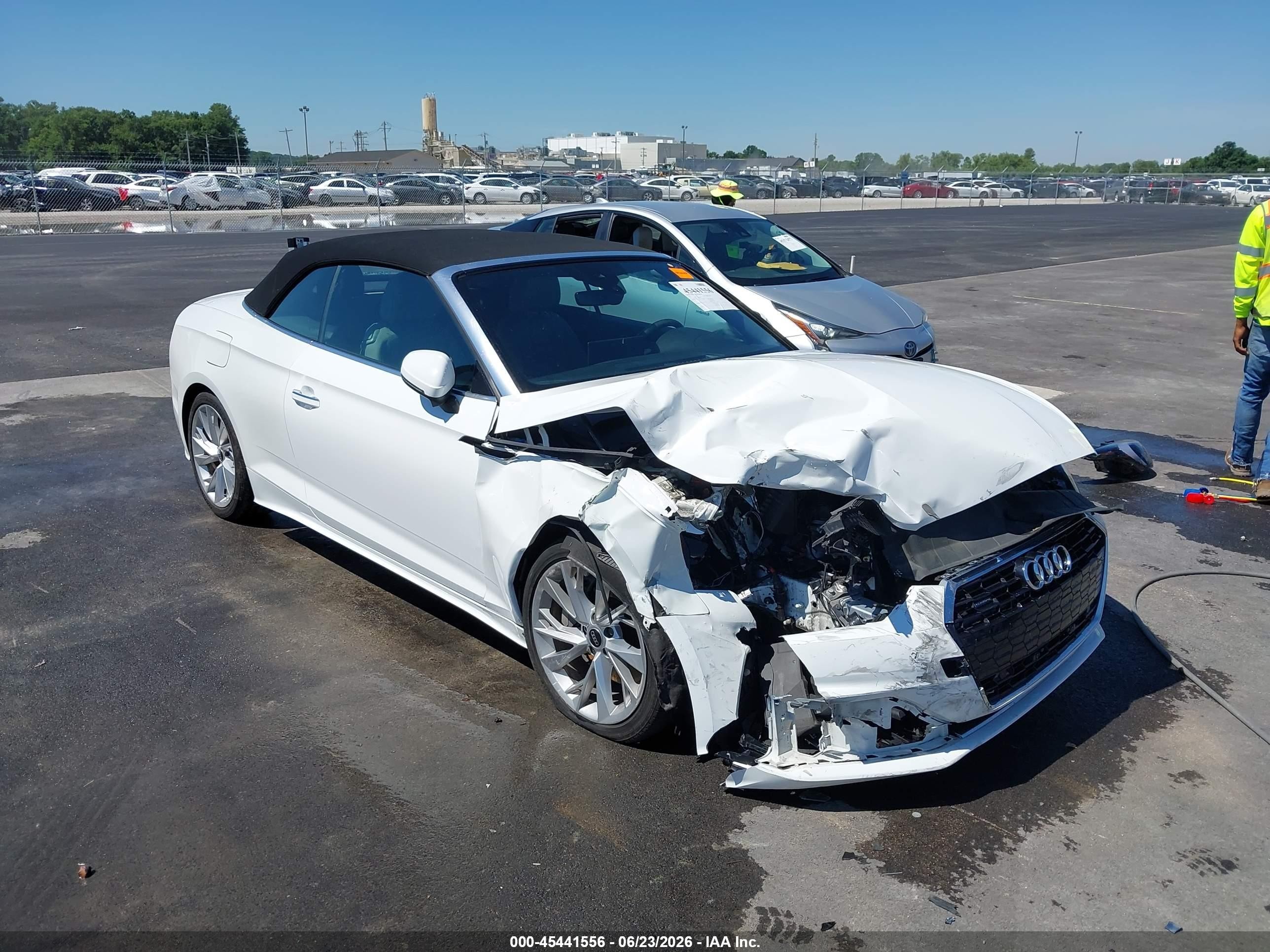 2022 Audi A5 Cabriolet Premium, VIN WAU2AGF55NN004392 — Front end
