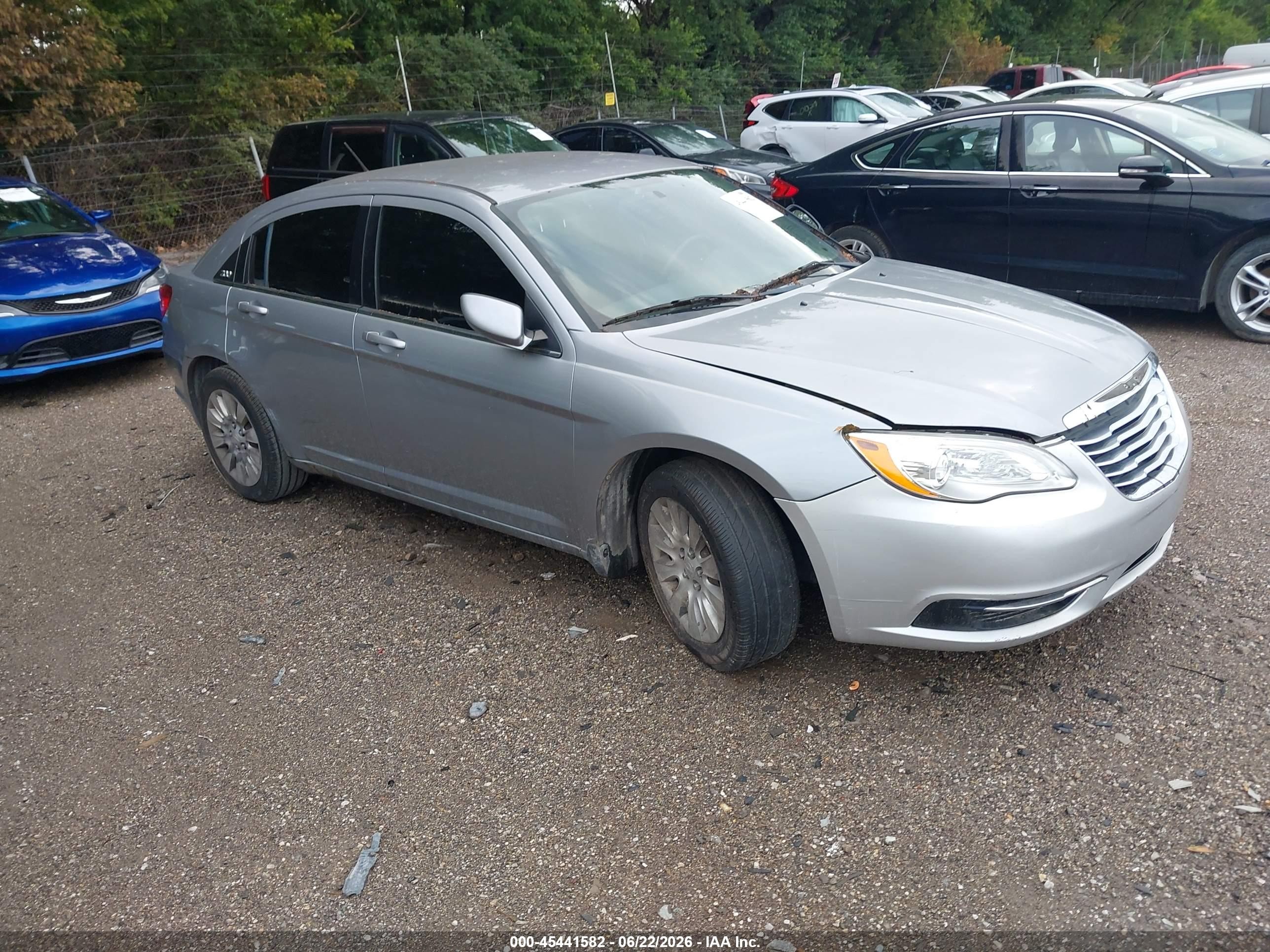 2013 Chrysler 200 LX, VIN 1C3CCBAB5DN686422 — Normal wear