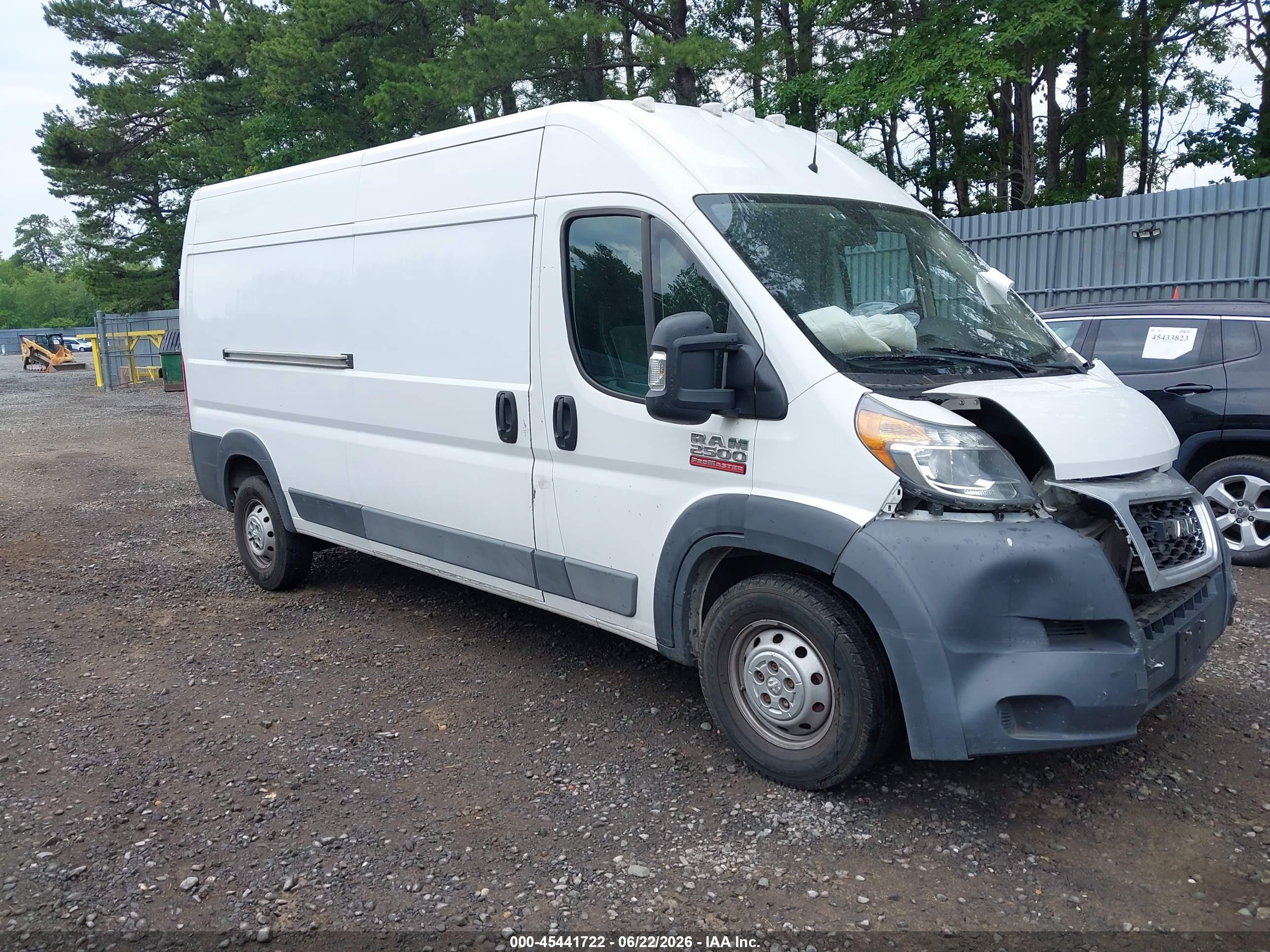 2017 Ram ProMaster Cargo, VIN 3C6TRVDG7HE541340 — Перед