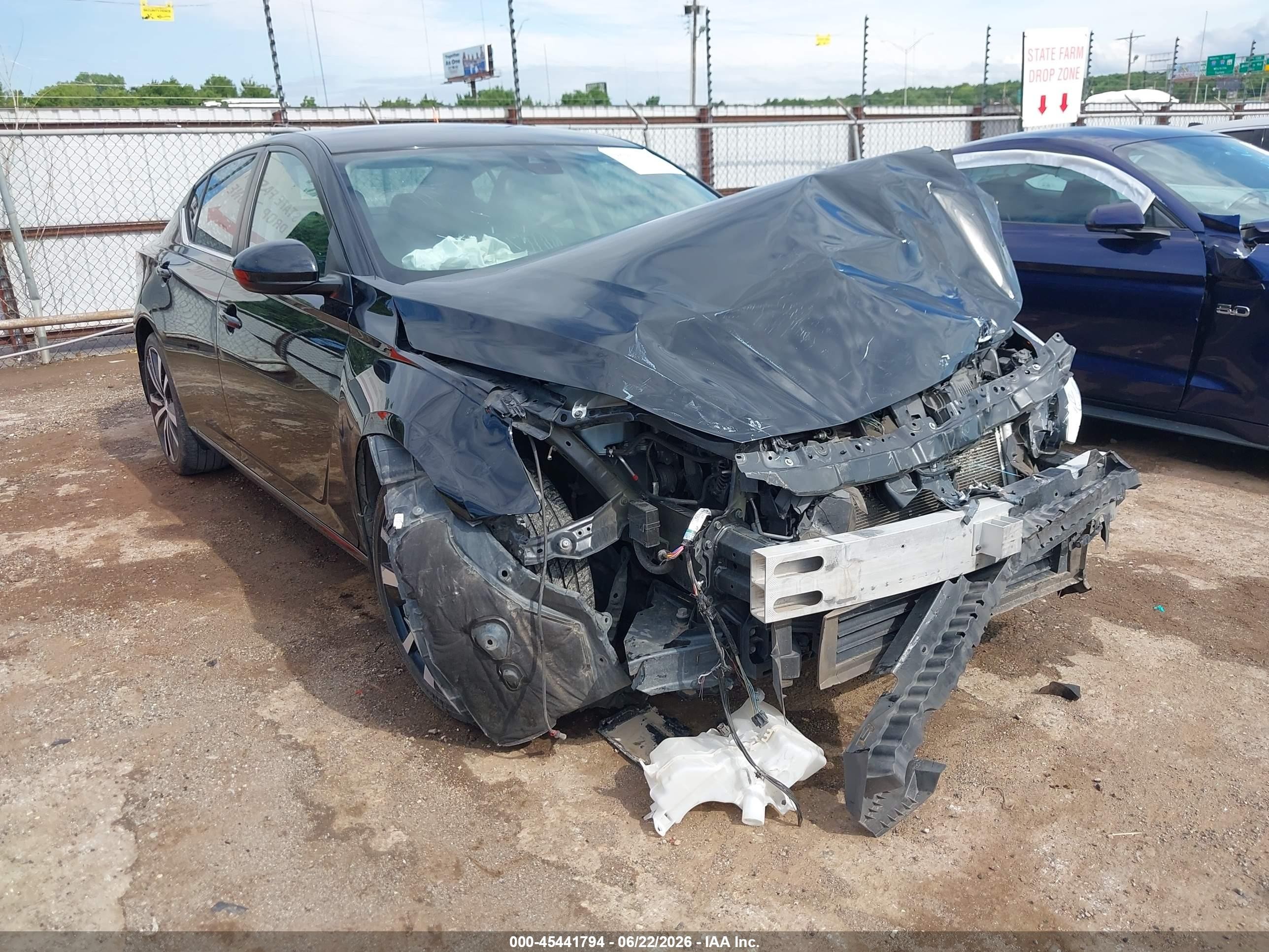 2020 Nissan Altima SR, VIN 1N4BL4CV4LC124473 — Front end