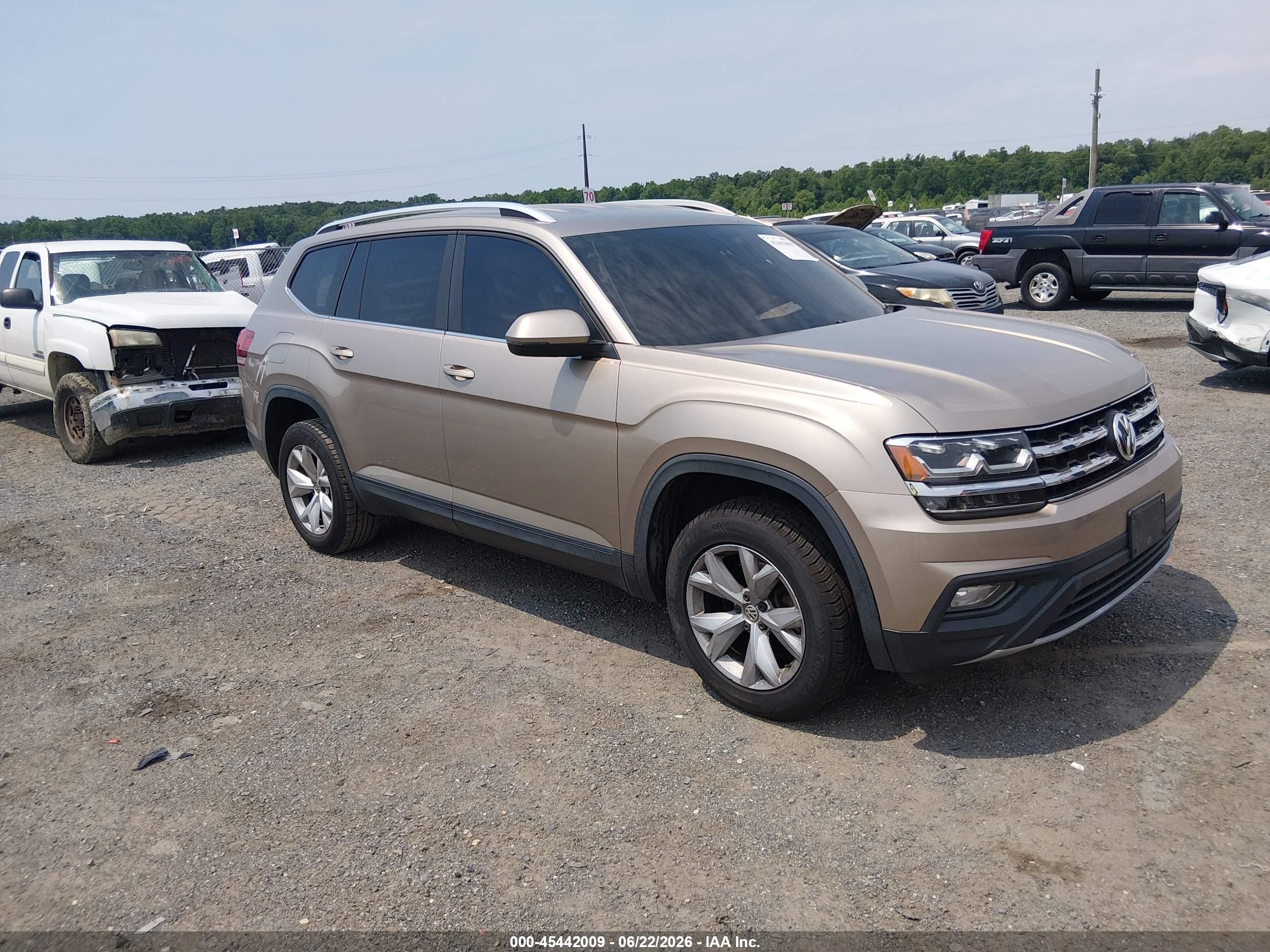 2018 Volkswagen Atlas SE, VIN 1V2CR2CAXJC509109 — Rear end
