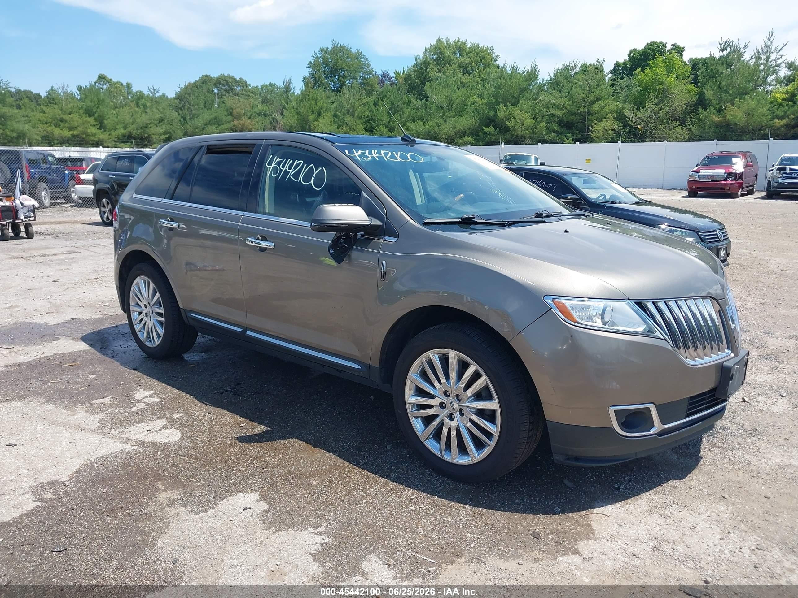 2012 Lincoln MKX, VIN 2LMDJ8JKXCBL09121 — Roof