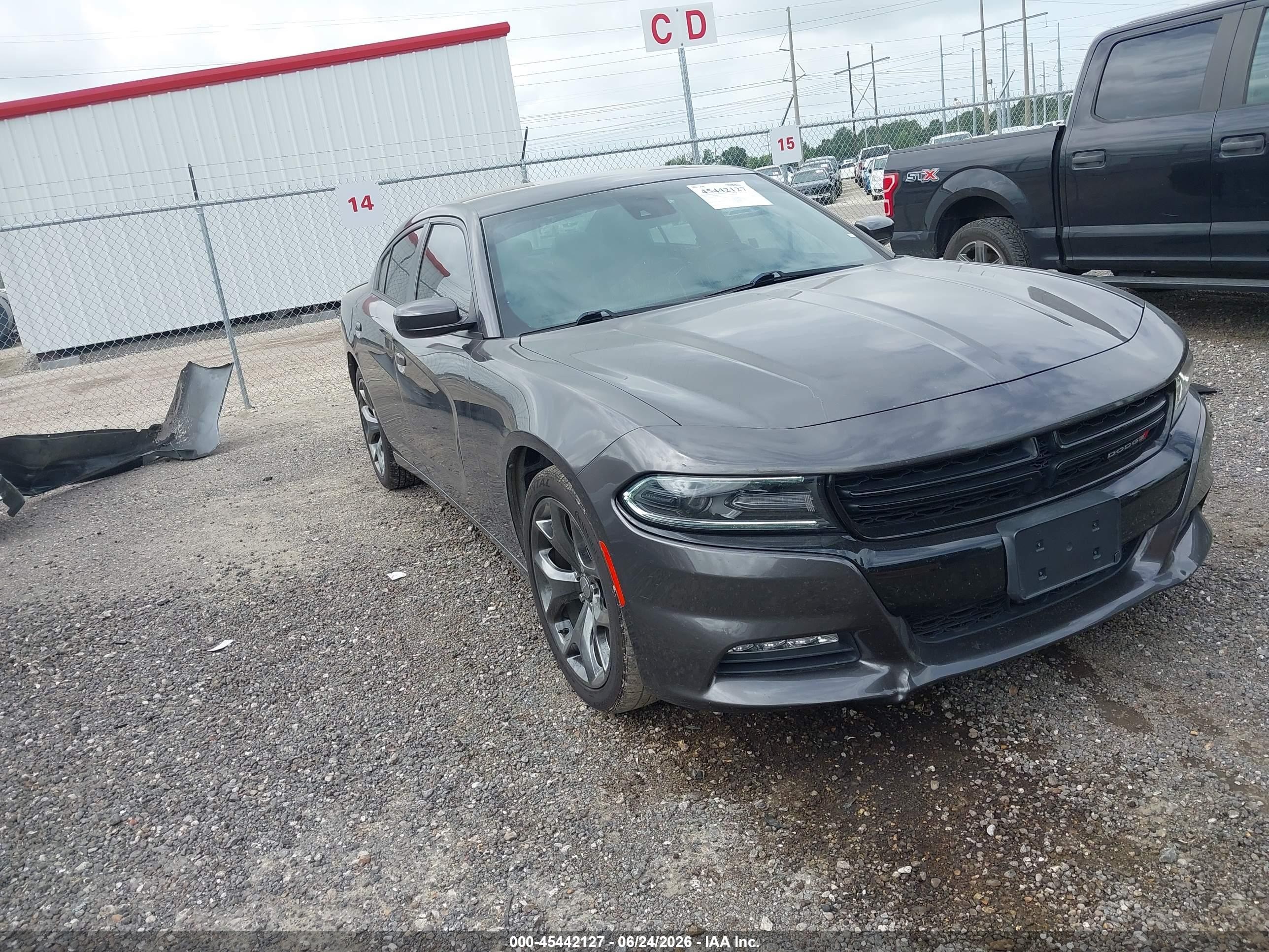 2015 Dodge Charger SXT, VIN 2C3CDXHG4FH852615 — Rear end