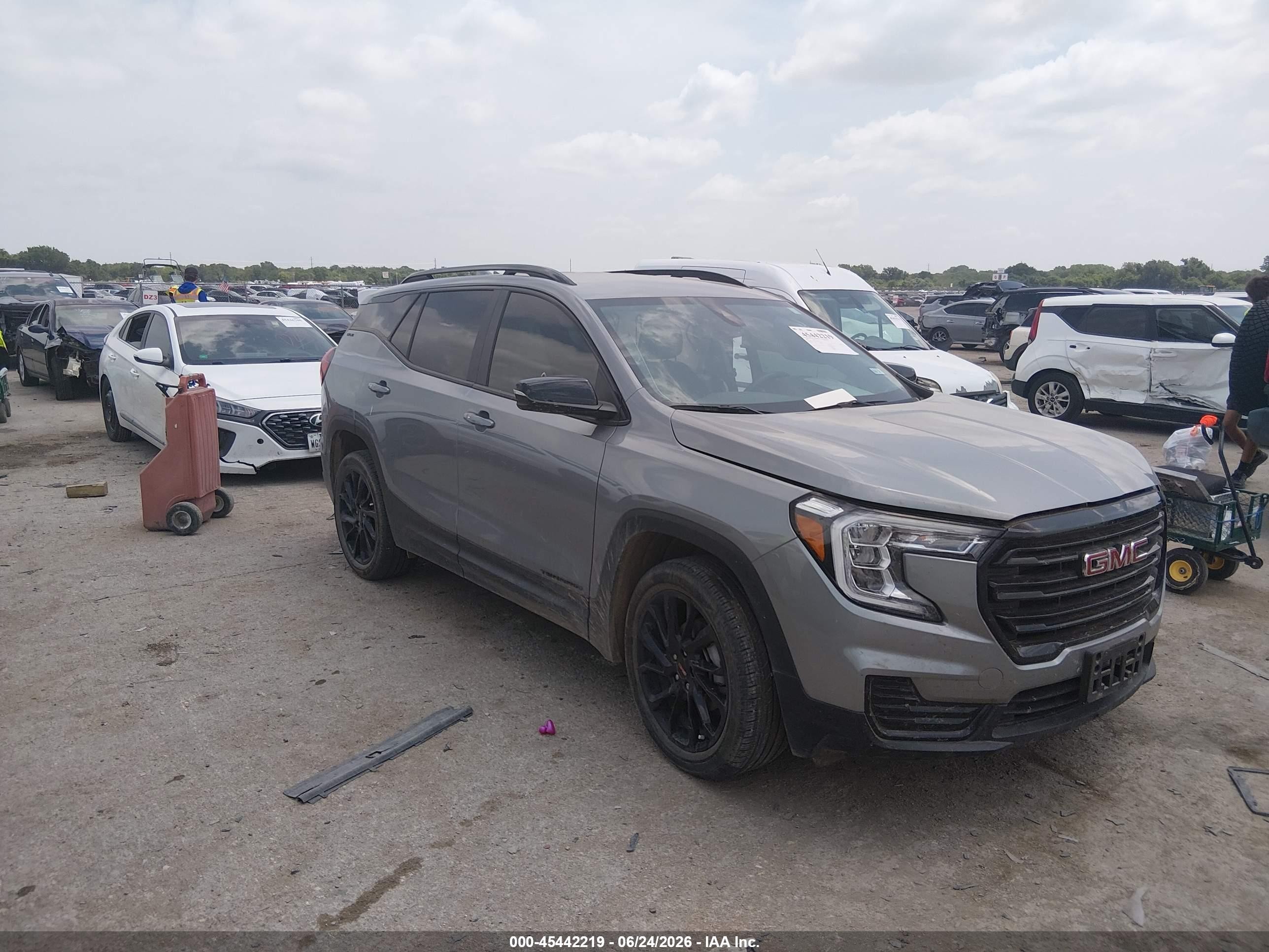 2024 GMC Terrain SLE, VIN 3GKALMEG5RL264148 — Бок