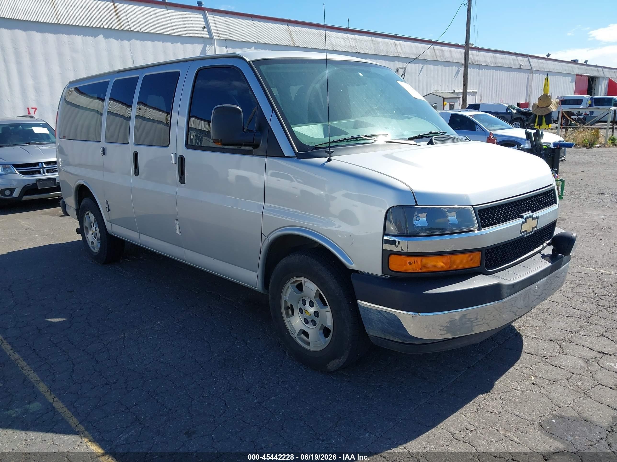 2010 Chevrolet Express 1500, VIN 1GNUGCD41A1175906 — Front end
