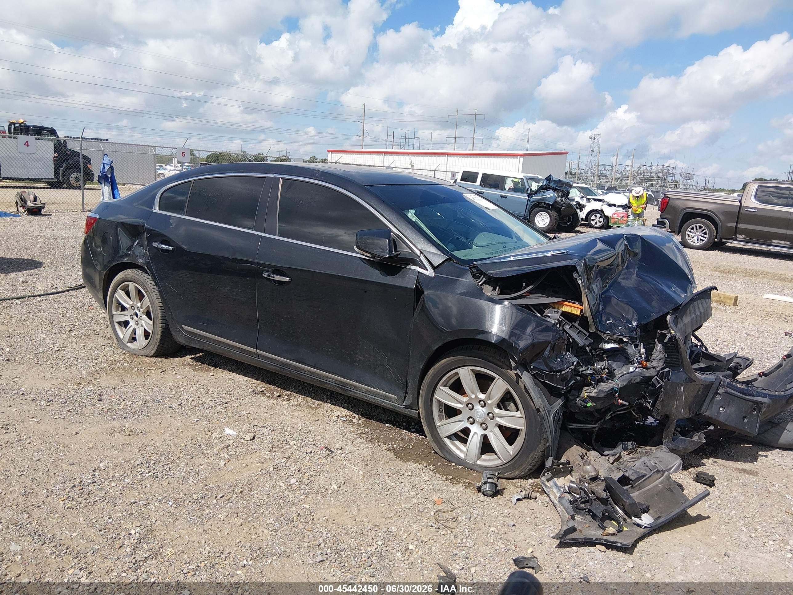 2010 Buick LaCrosse CXL, VIN 1G4GC5EG4AF165116 — Front end