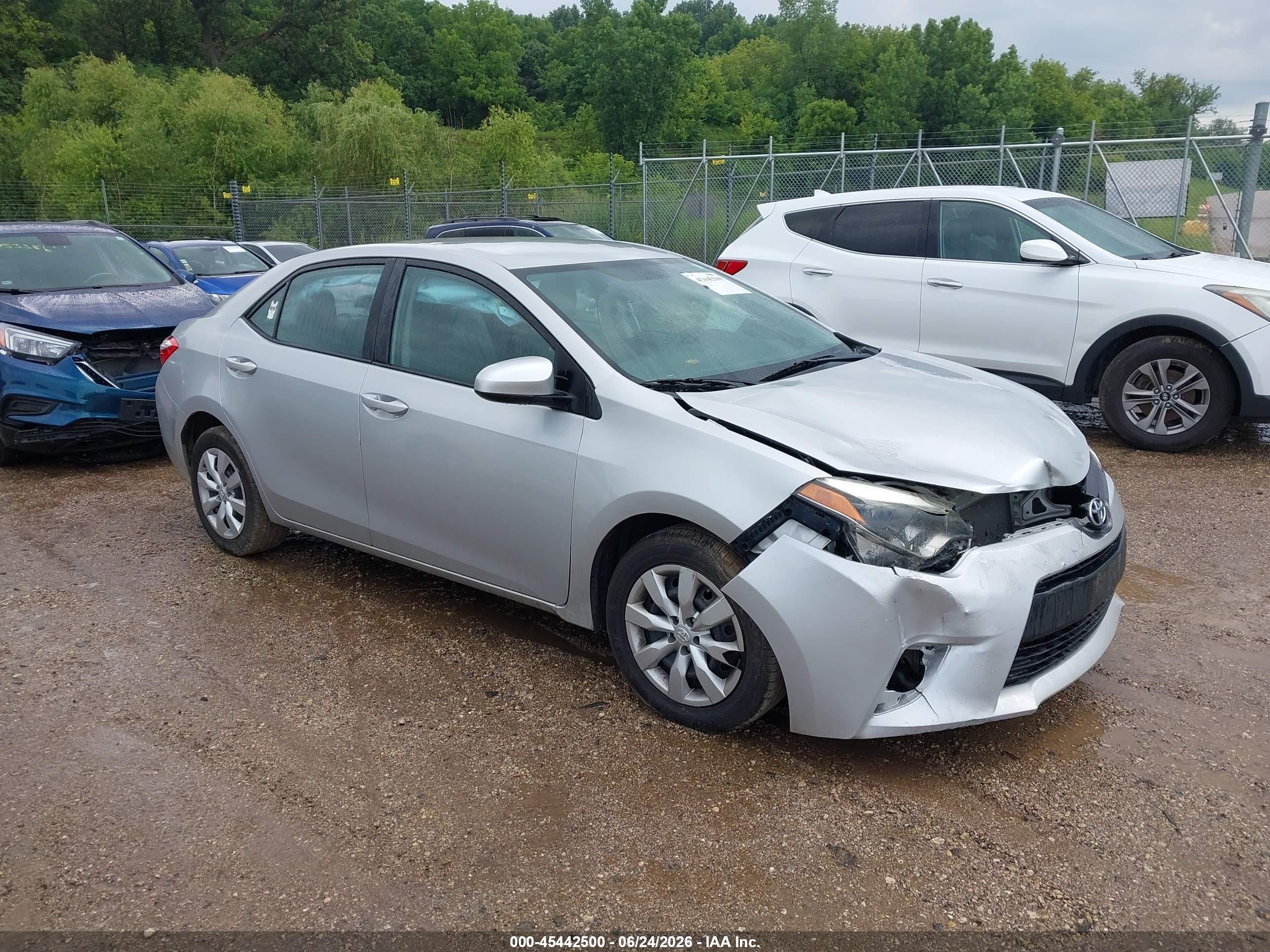 2014 Toyota Corolla LE Plus, VIN 5YFBURHE3EP097046 — Град