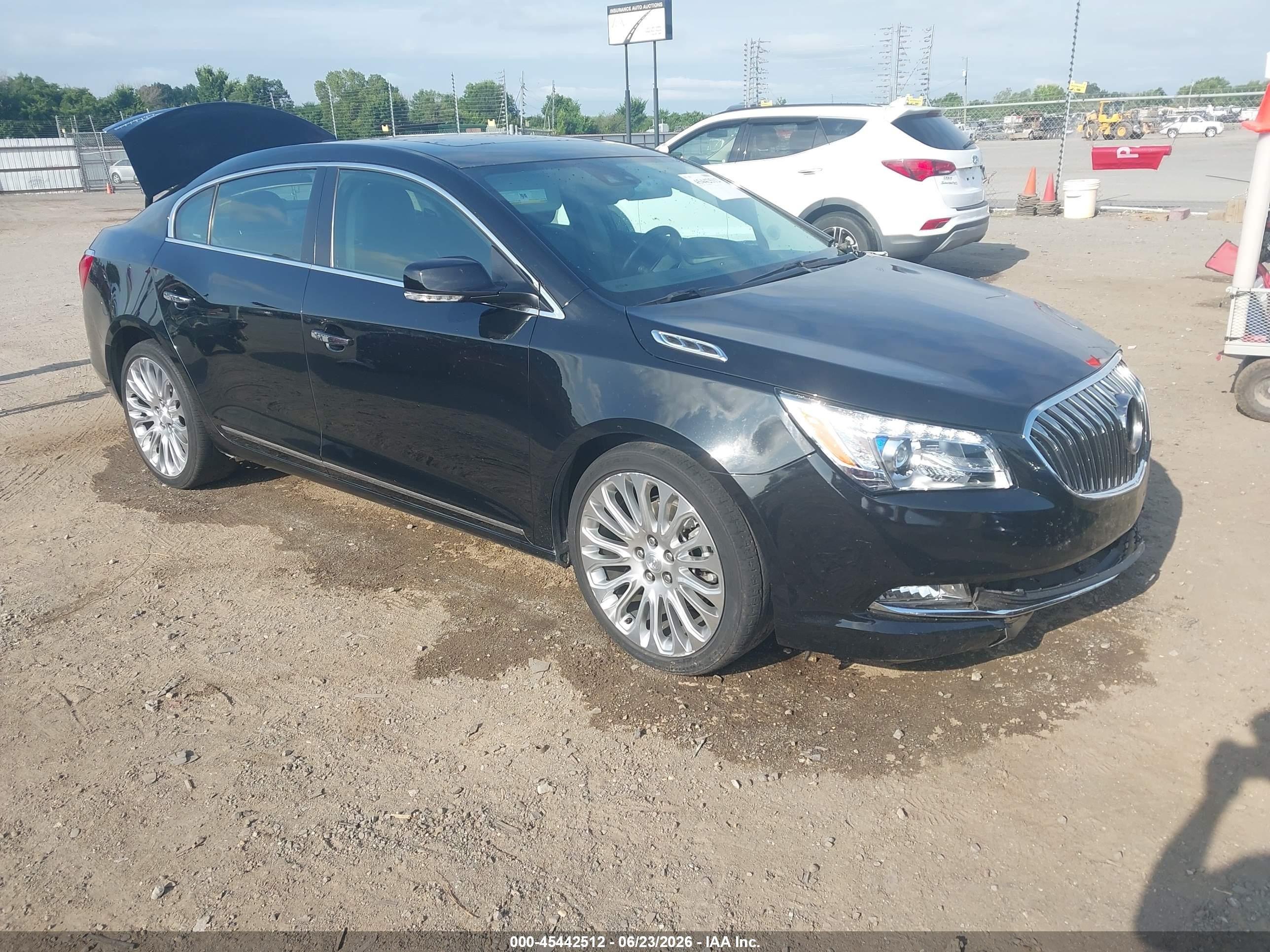 2016 Buick LaCrosse Premium II, VIN 1G4GF5G34GF132207 — Side