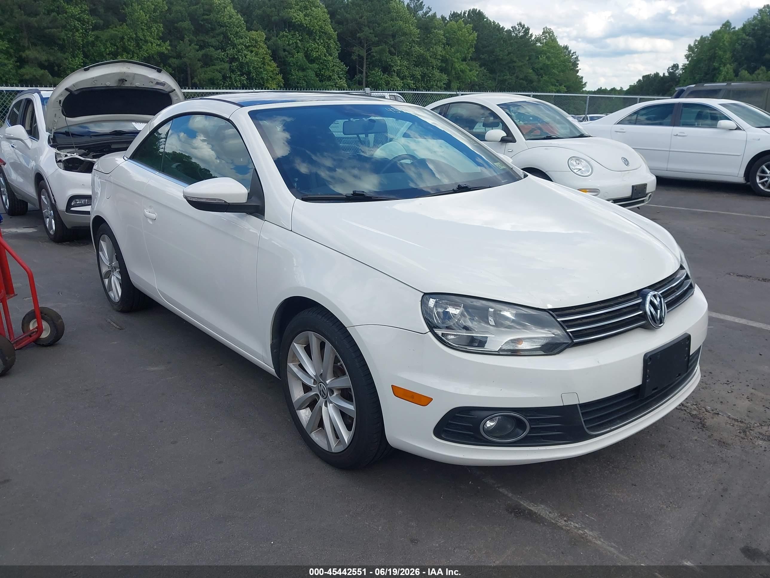 2013 Volkswagen Eos Sport, VIN WVWBW8AH2DV000956 — Normal wear