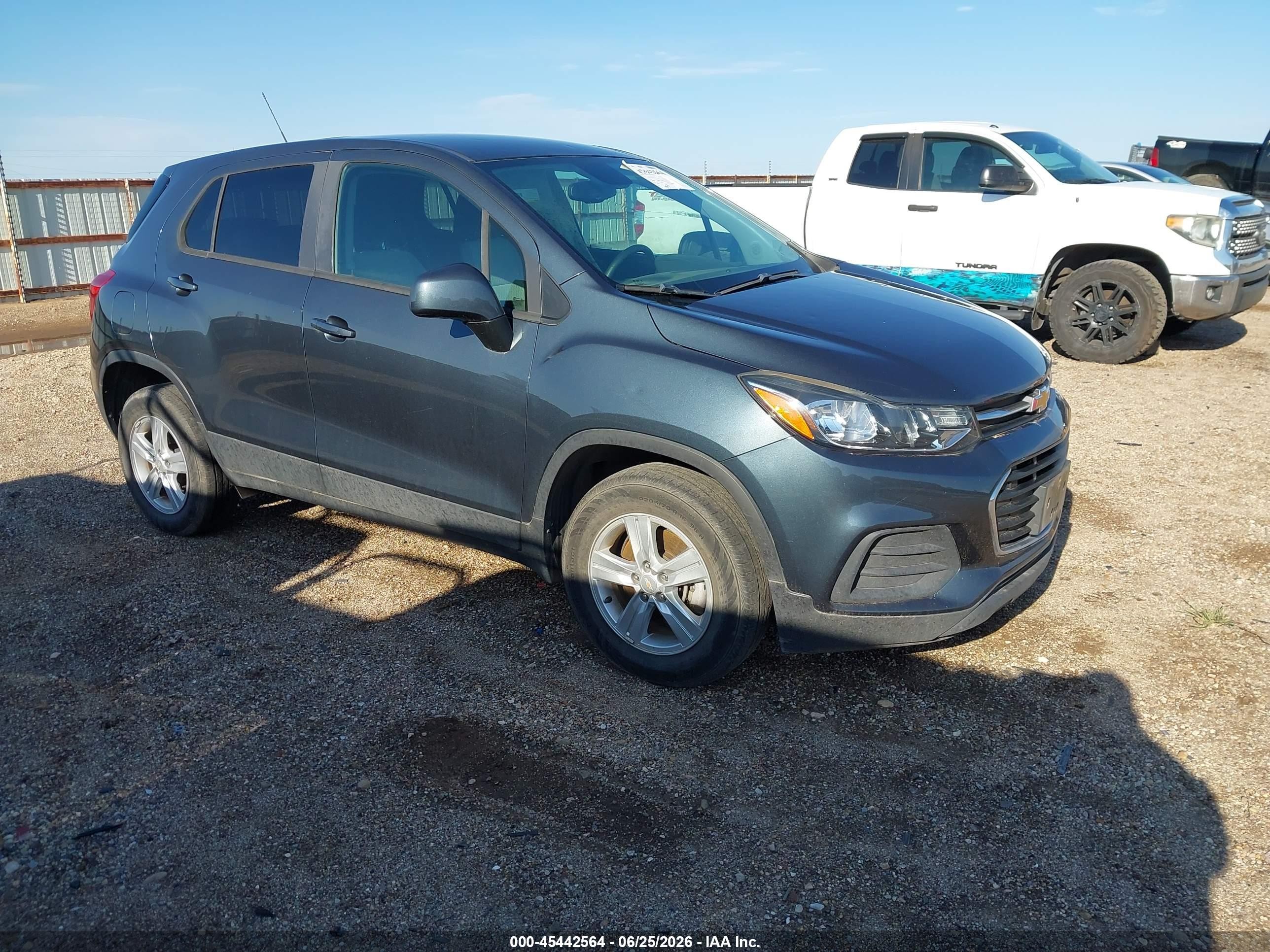 2022 Chevrolet Trax LS, VIN KL7CJNSM4NB512103 — Град