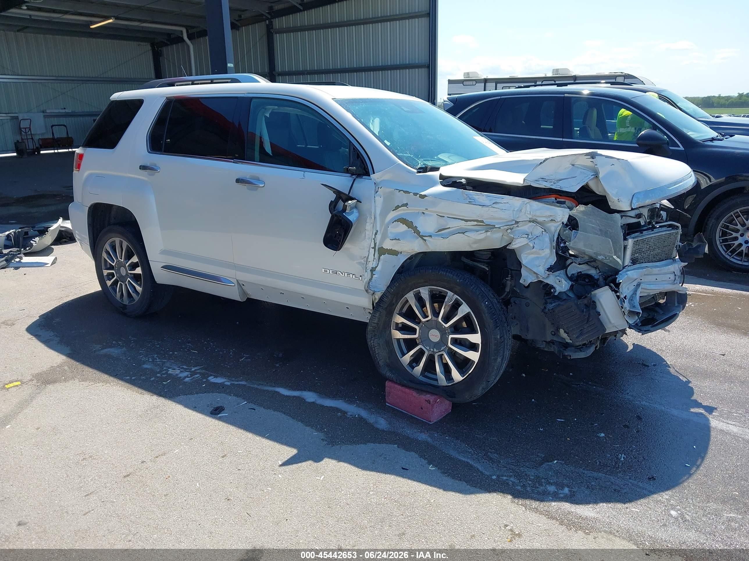 2016 GMC Terrain Denali, VIN 2GKFLVE33G6172997 — Front end