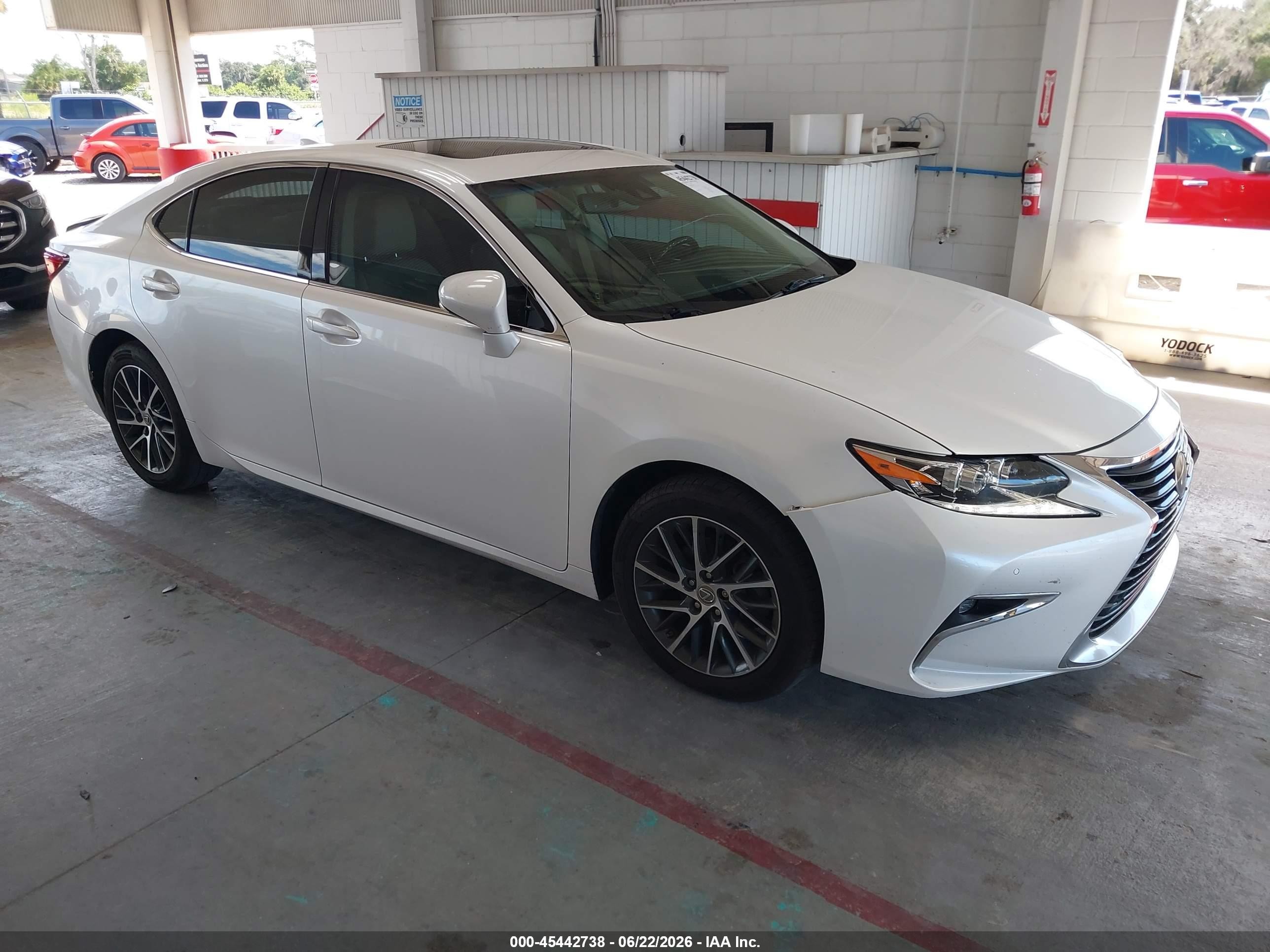 2018 Lexus ES 350, VIN 58ABK1GG2JU109327 — Rear end