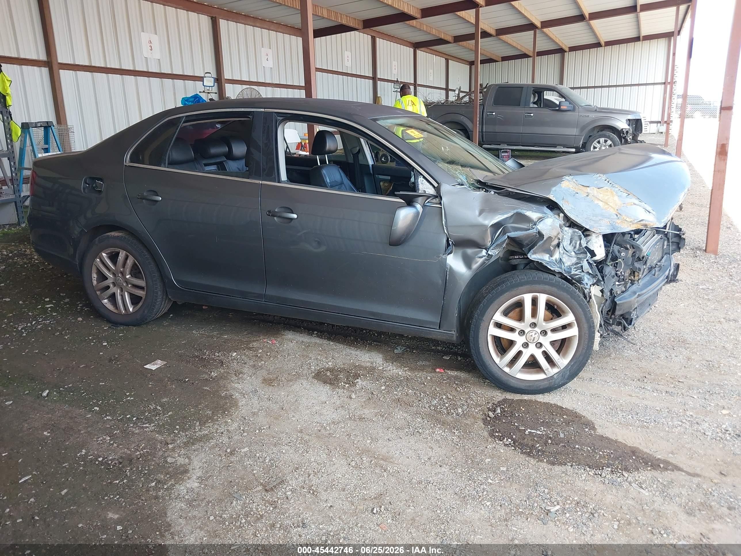 2006 Volkswagen Jetta 1.9L TDI, VIN 3VWDT81K46M026000 — Front end