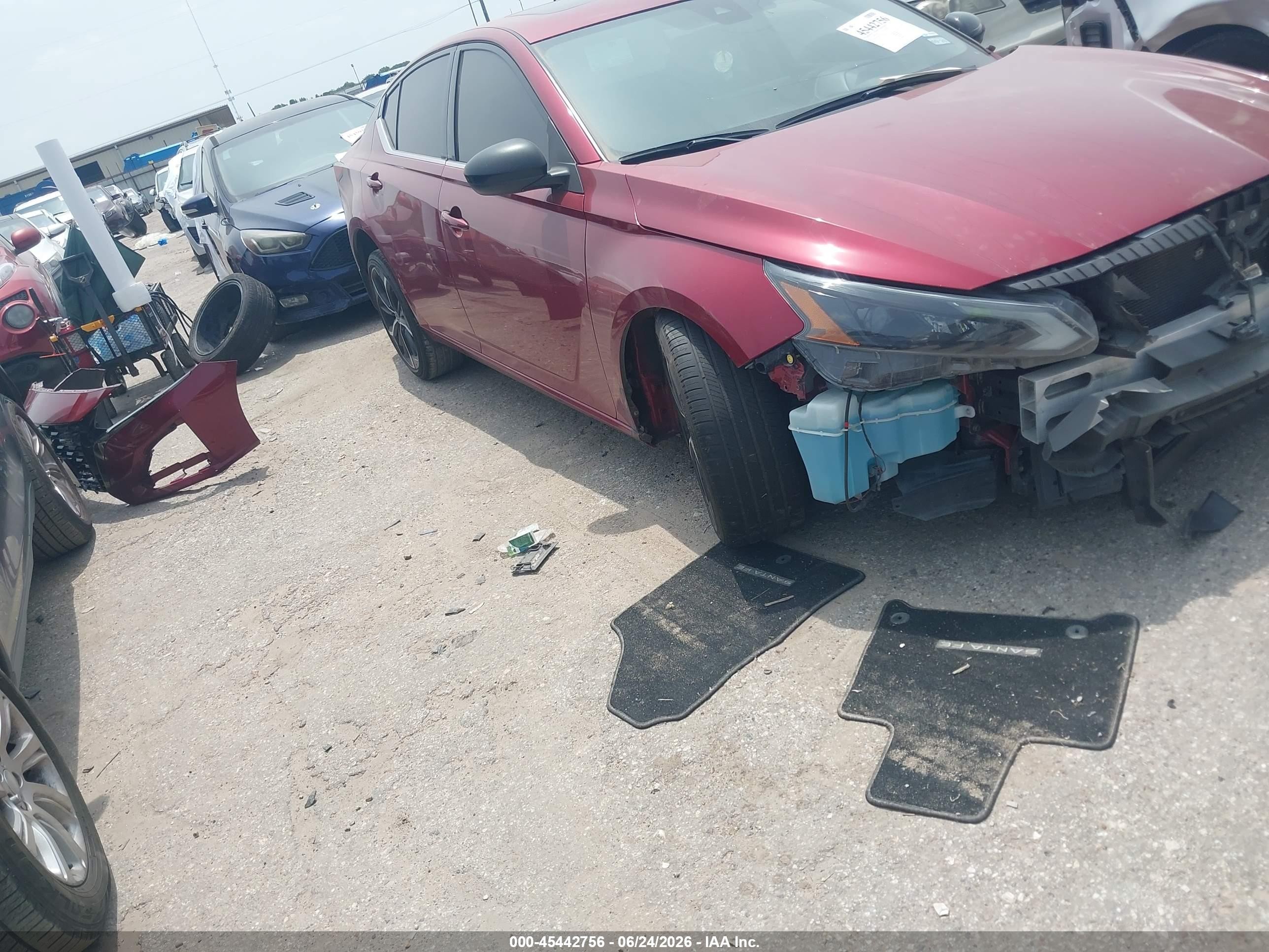 2023 Nissan Altima SR, VIN 1N4BL4CV5PN385282 — Front end