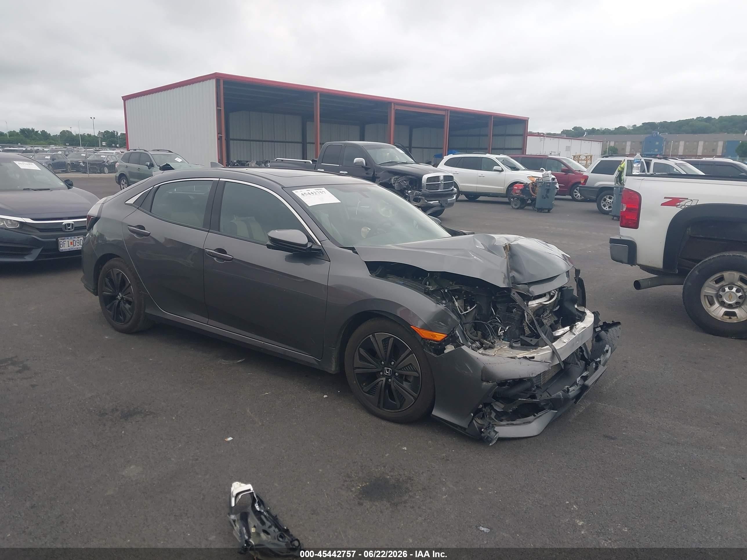 2017 Honda Civic EX, VIN SHHFK7H56HU211129 — Перед