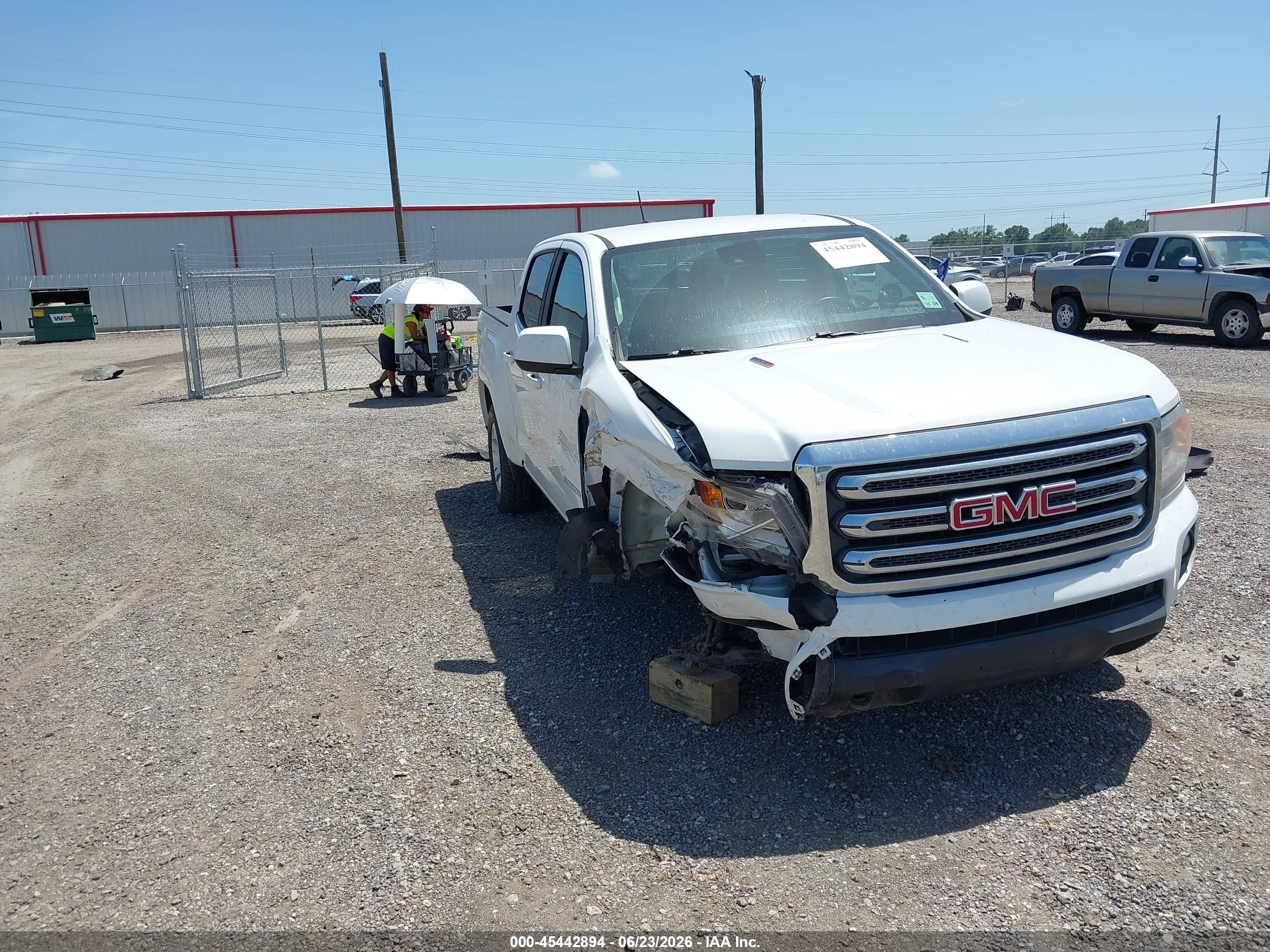 2018 GMC Canyon 4WD All Terrain, VIN 1GTP6CE16J1135785 — Side