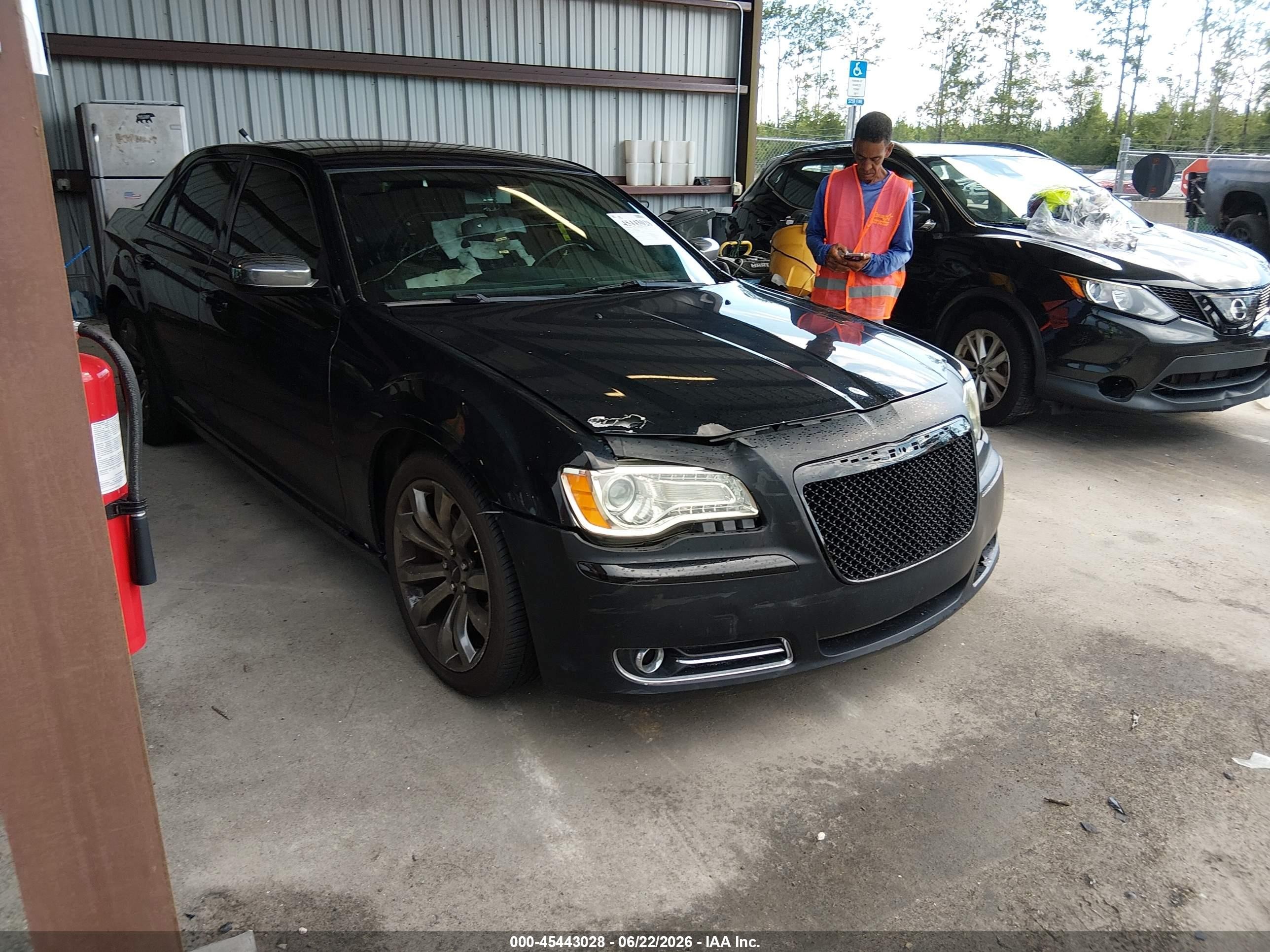 2014 Chrysler 300 S, VIN 2C3CCABG9EH250803 — Фото с аукциона